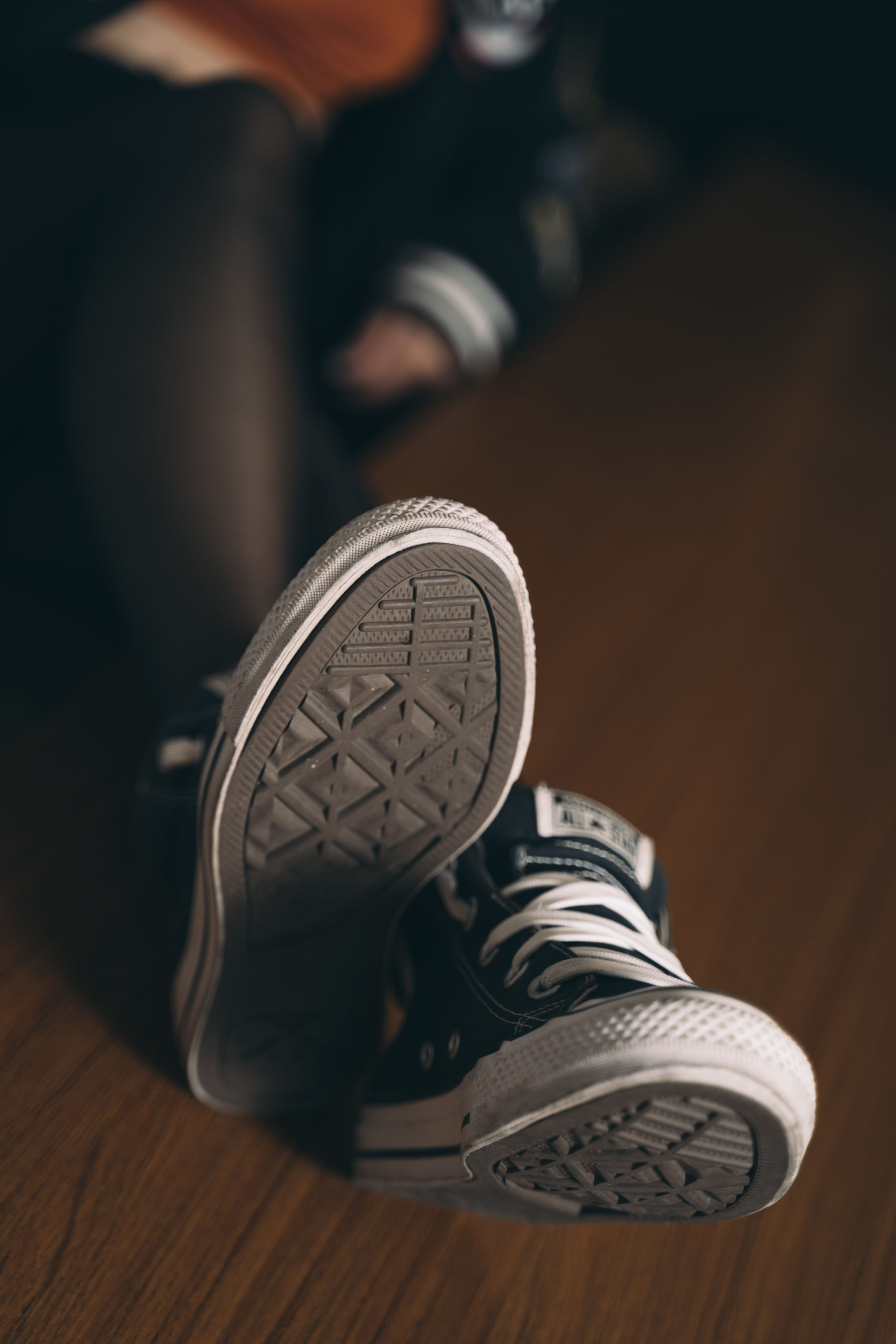 Limerence 性感妹子!近距离撕扯黑丝袜展示嫩足 [129P] - 秀人网免费无水印在线套图写真