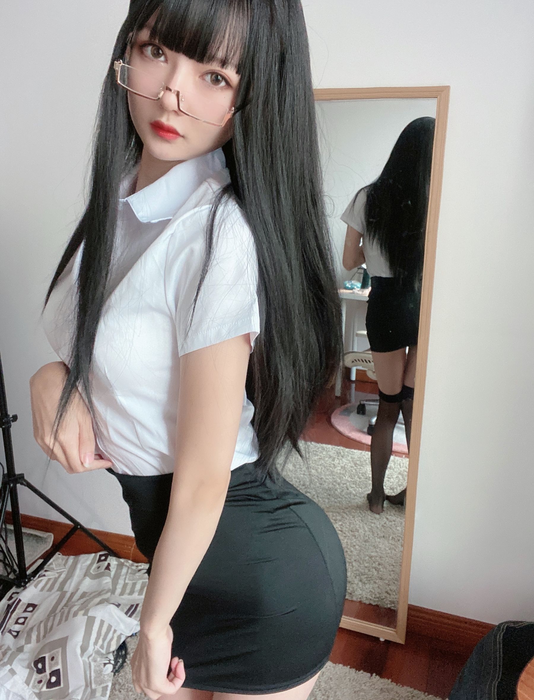 51酱 – OL衬衣 [20P] - 秀人网免费无水印在线套图写真