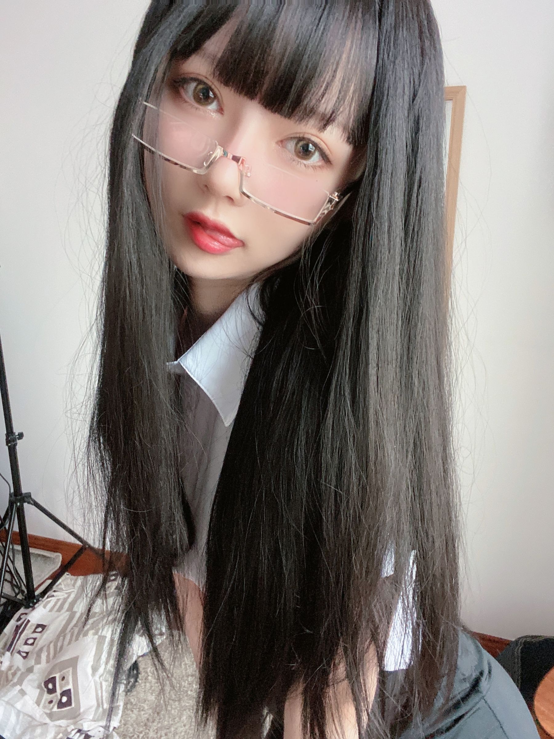 51酱 – OL衬衣 [20P] - 秀人网免费无水印在线套图写真