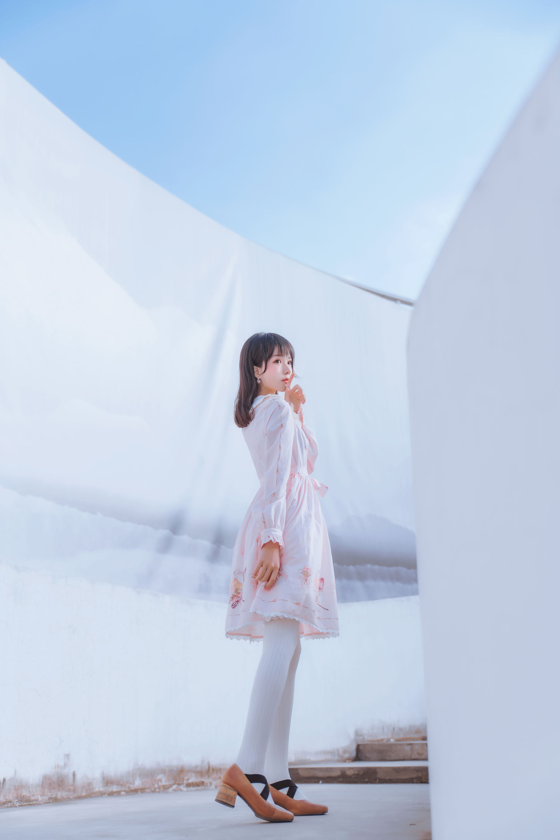 桜桃喵 – 清新之三月 [16P] - 秀人网免费无水印在线套图写真