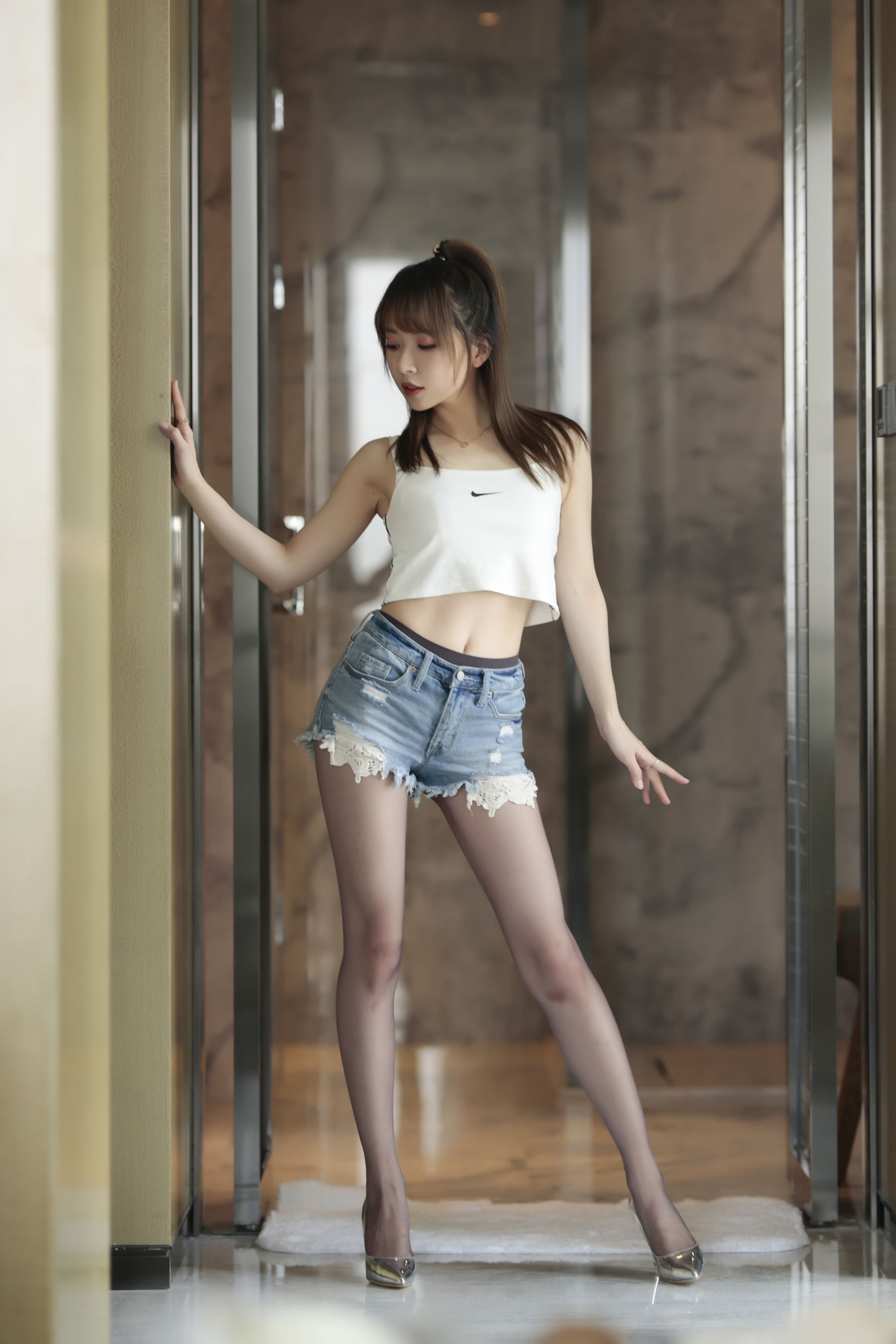 斗鱼主播小女巫露娜 – 牛仔小裤裤 [84P] - 秀人网免费无水印在线套图写真