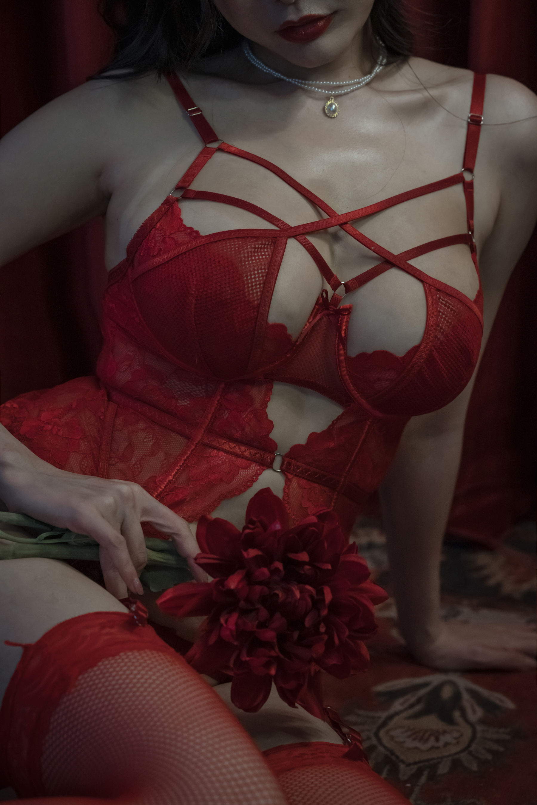 秋和柯基(夏小秋秋秋) – 红 [40P] - 秀人网免费无水印在线套图写真