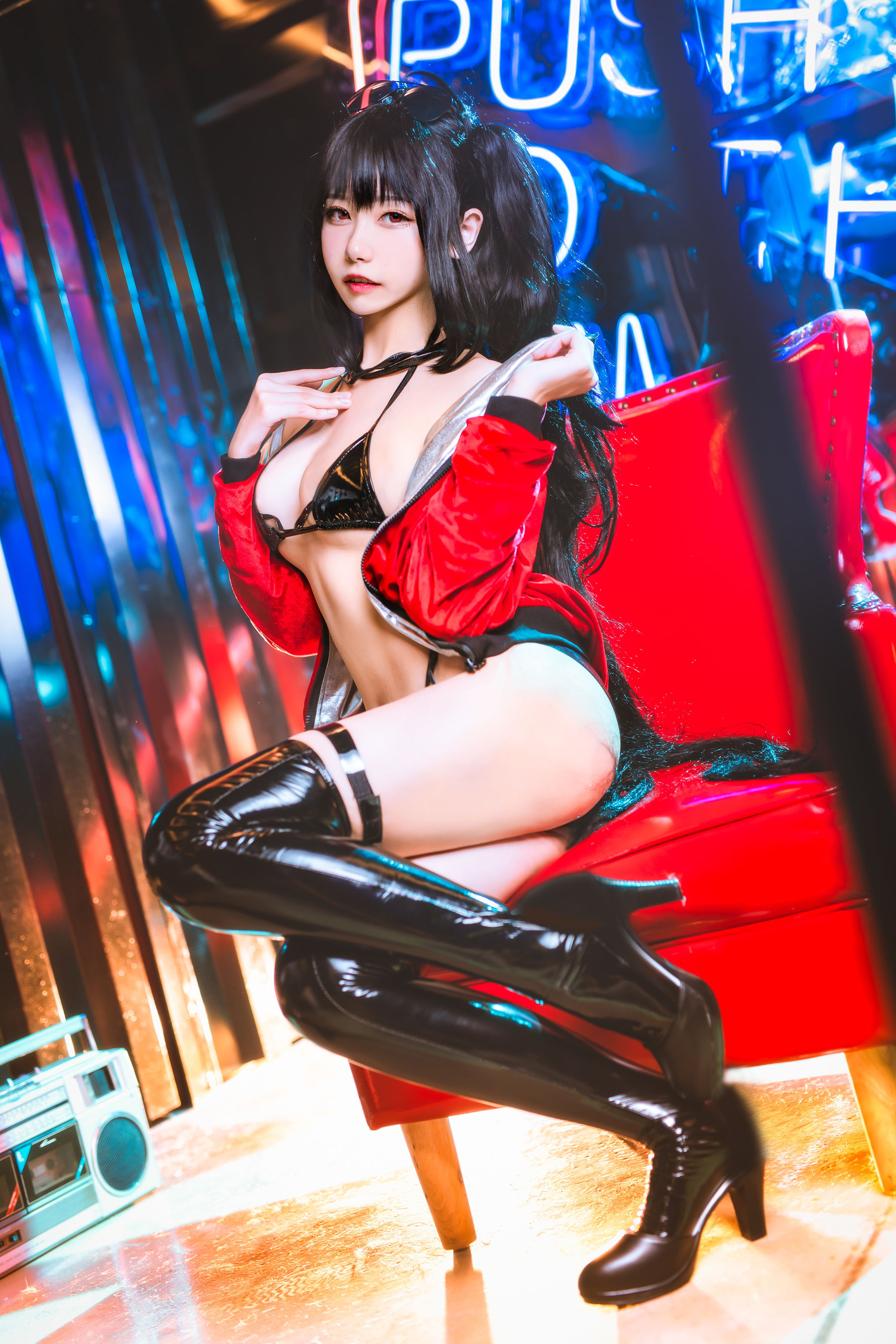 微博妹子Momoko葵葵 – 大凤之赛车 [19P] - 秀人网免费无水印在线套图写真