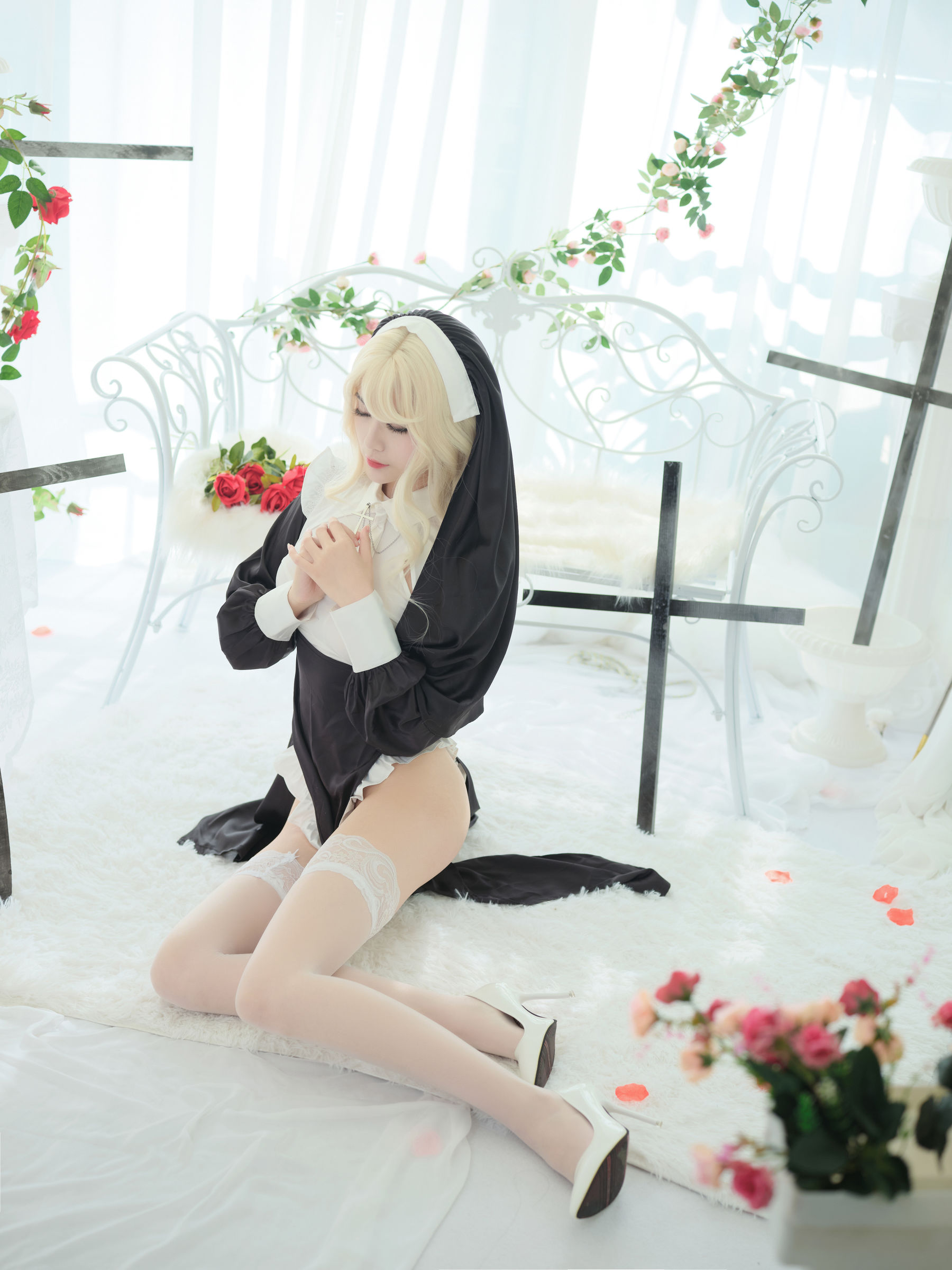 一米八的大梨子 – 修女 [36P] - 秀人网免费无水印在线套图写真