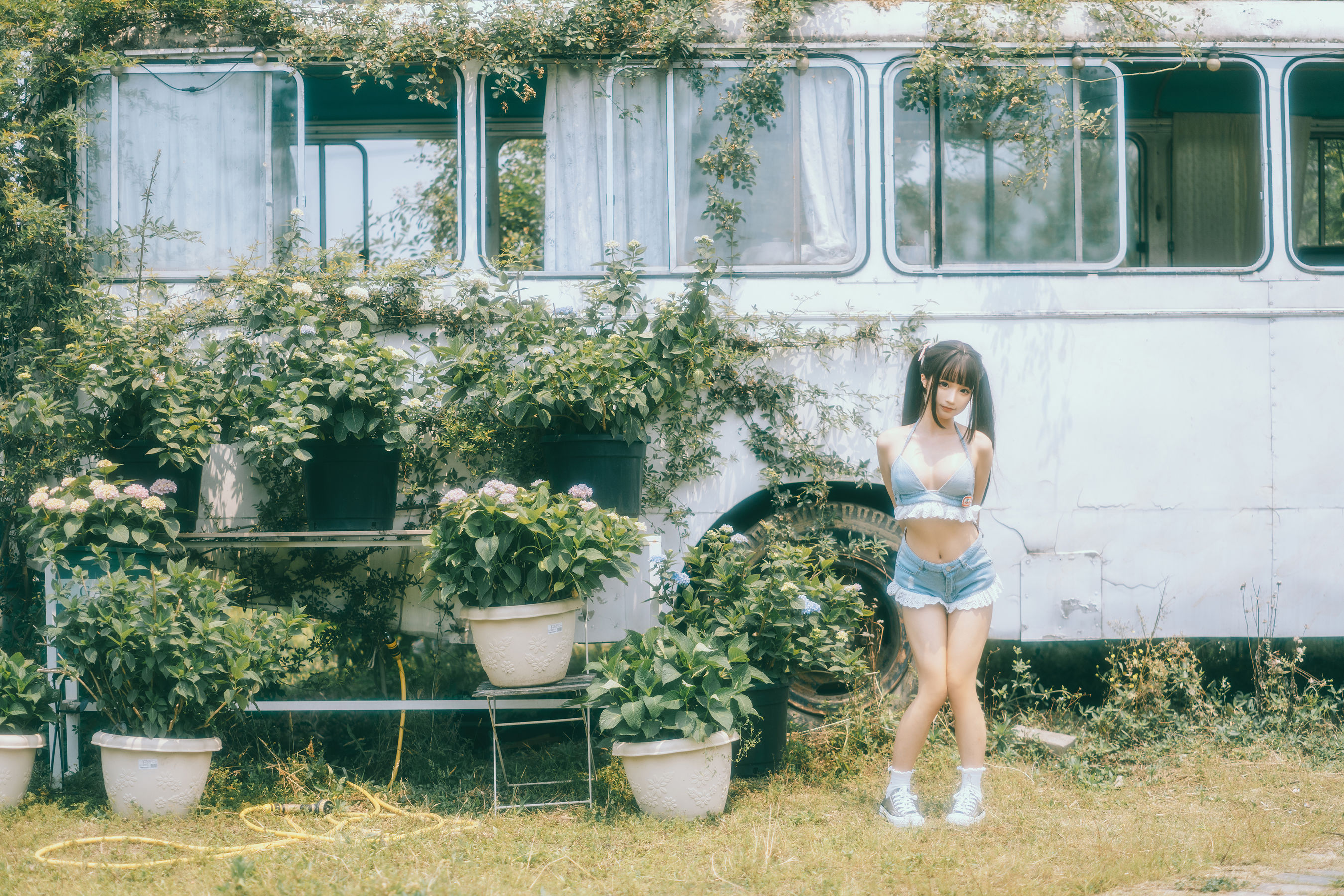 动漫博主蠢沫沫 – 大巴房车 [130P] - 秀人网免费无水印在线套图写真