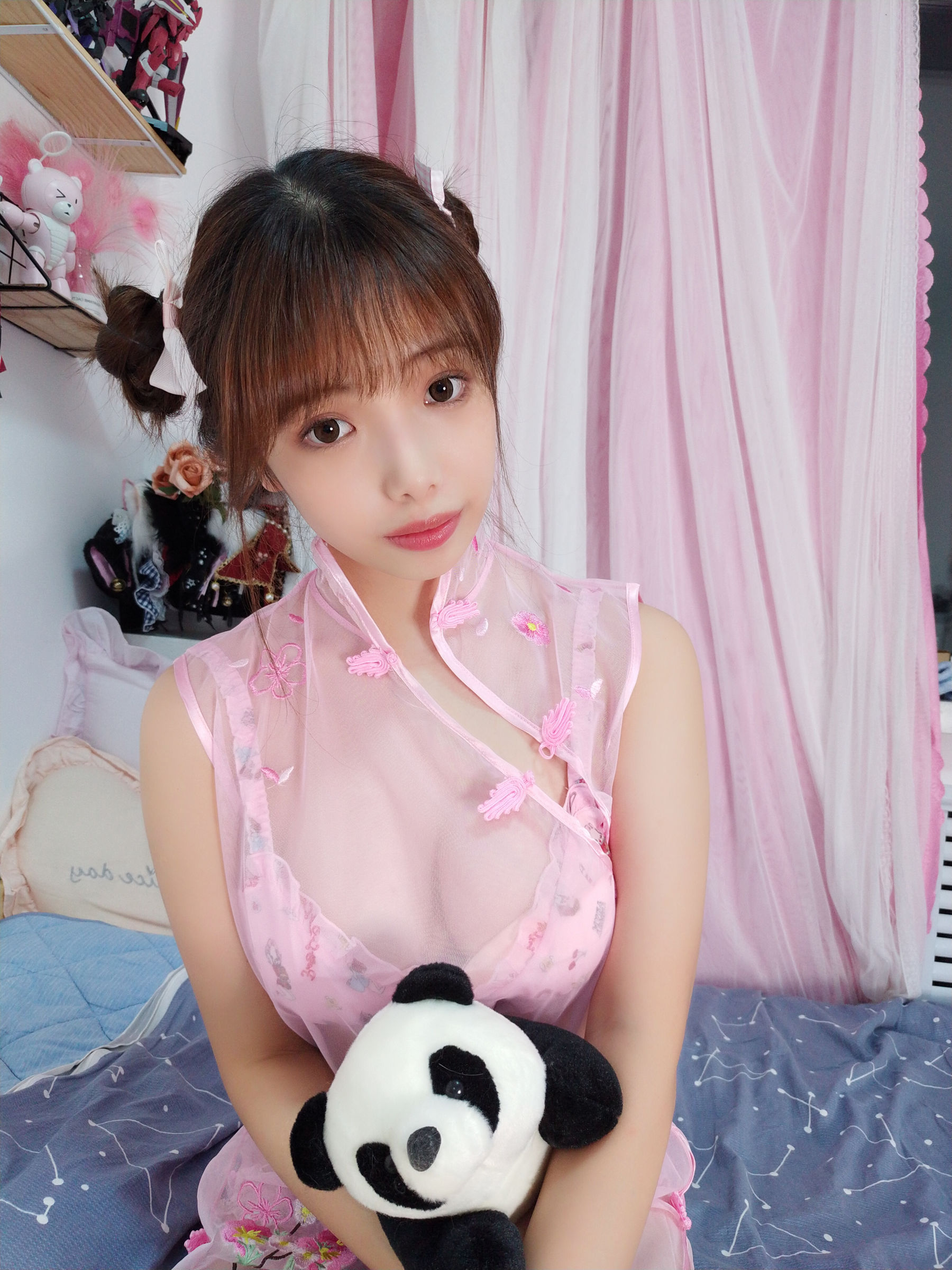 动漫博主雯妹 – 自拍本(1号本)旗袍 [19P] - 秀人网免费无水印在线套图写真