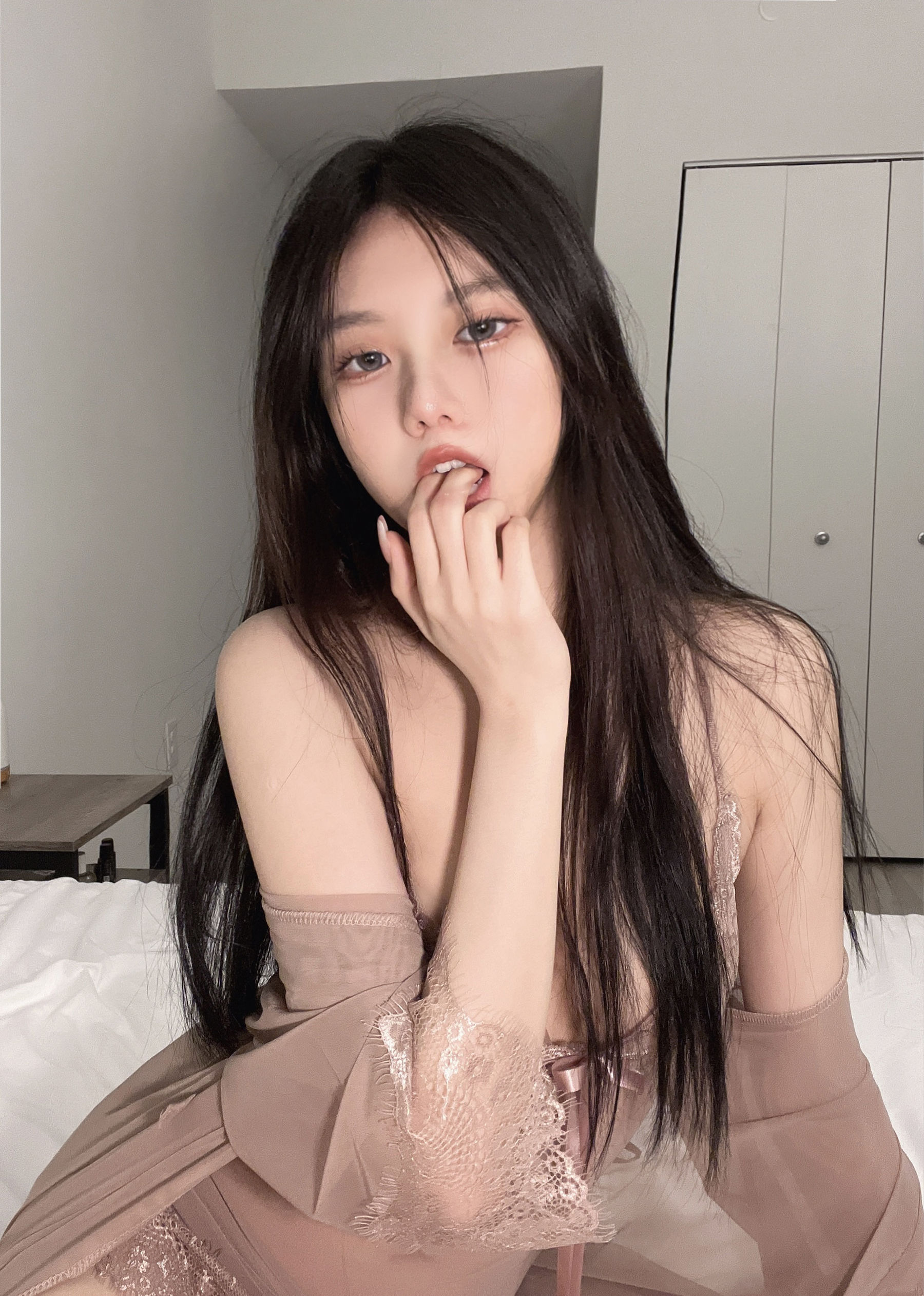 动漫博主果咩酱w – 入夜 [45P] - 秀人网免费无水印在线套图写真