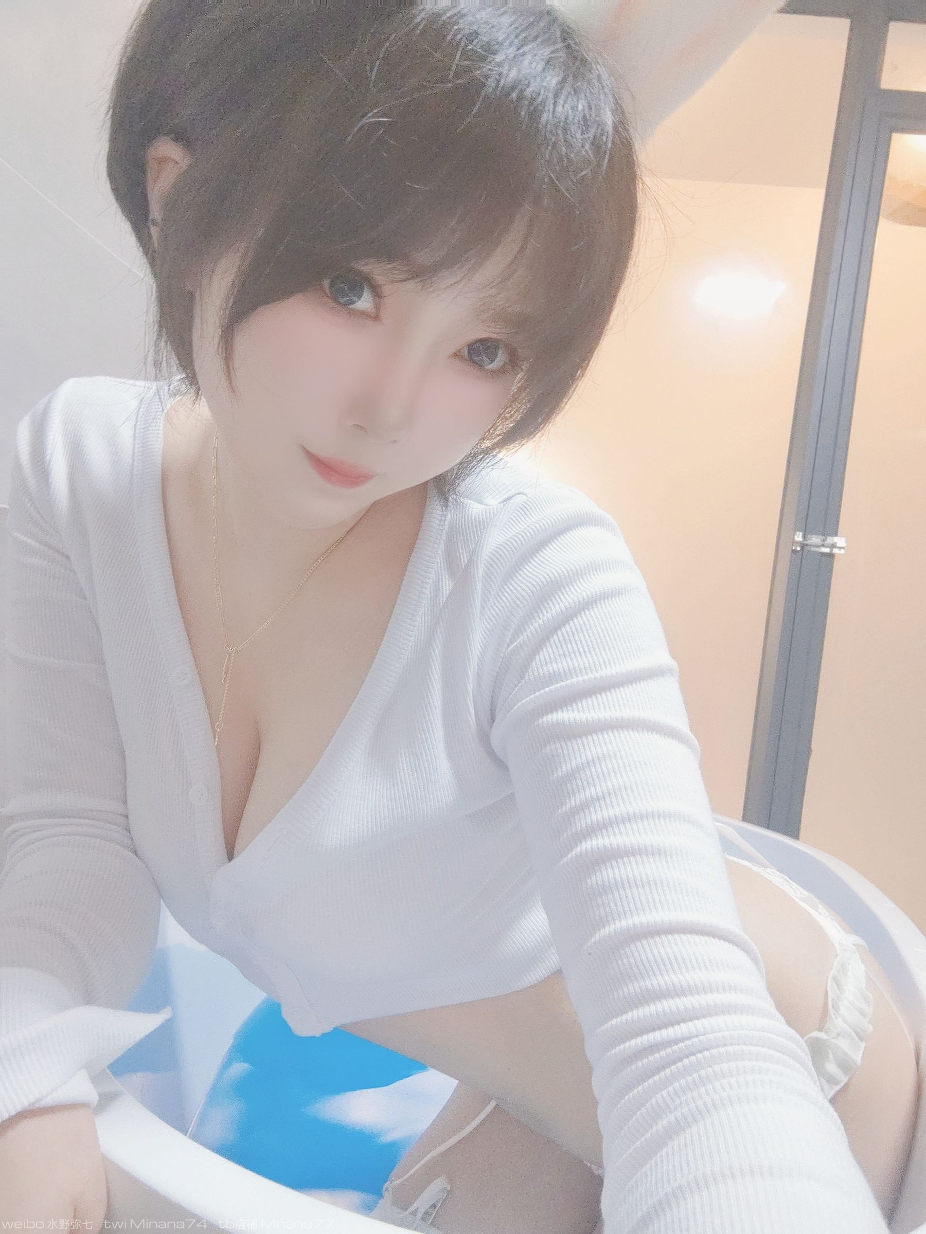 动漫博主名濑弥七 – 白兔兔 [34P] - 秀人网免费无水印在线套图写真