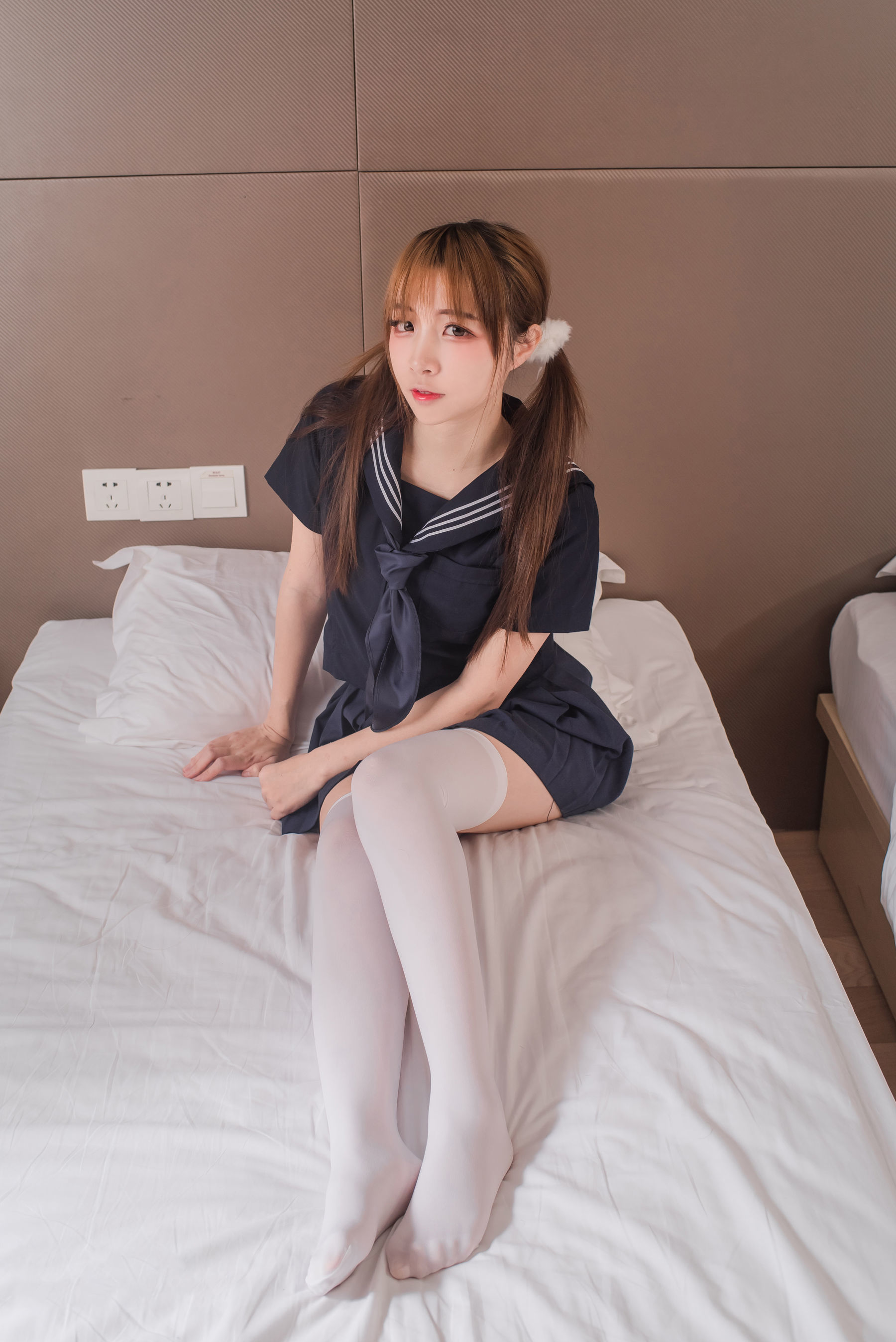 人气Coser二佐Nisa 制服黑三本 [42P] - 秀人网免费无水印在线套图写真