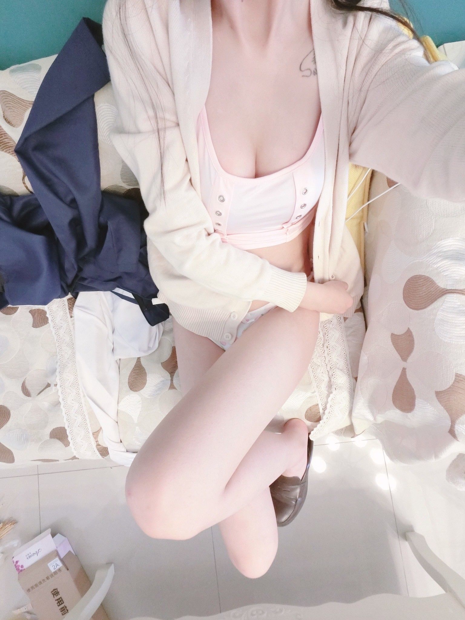 似喵 – 小草莓pink内衬 [32P] - 秀人网免费无水印在线套图写真