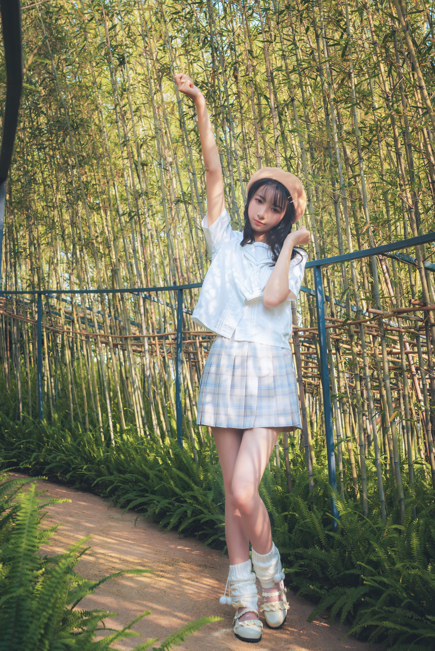 清纯妹子西瓜 白云森林 [39P] - 秀人网免费无水印在线套图写真