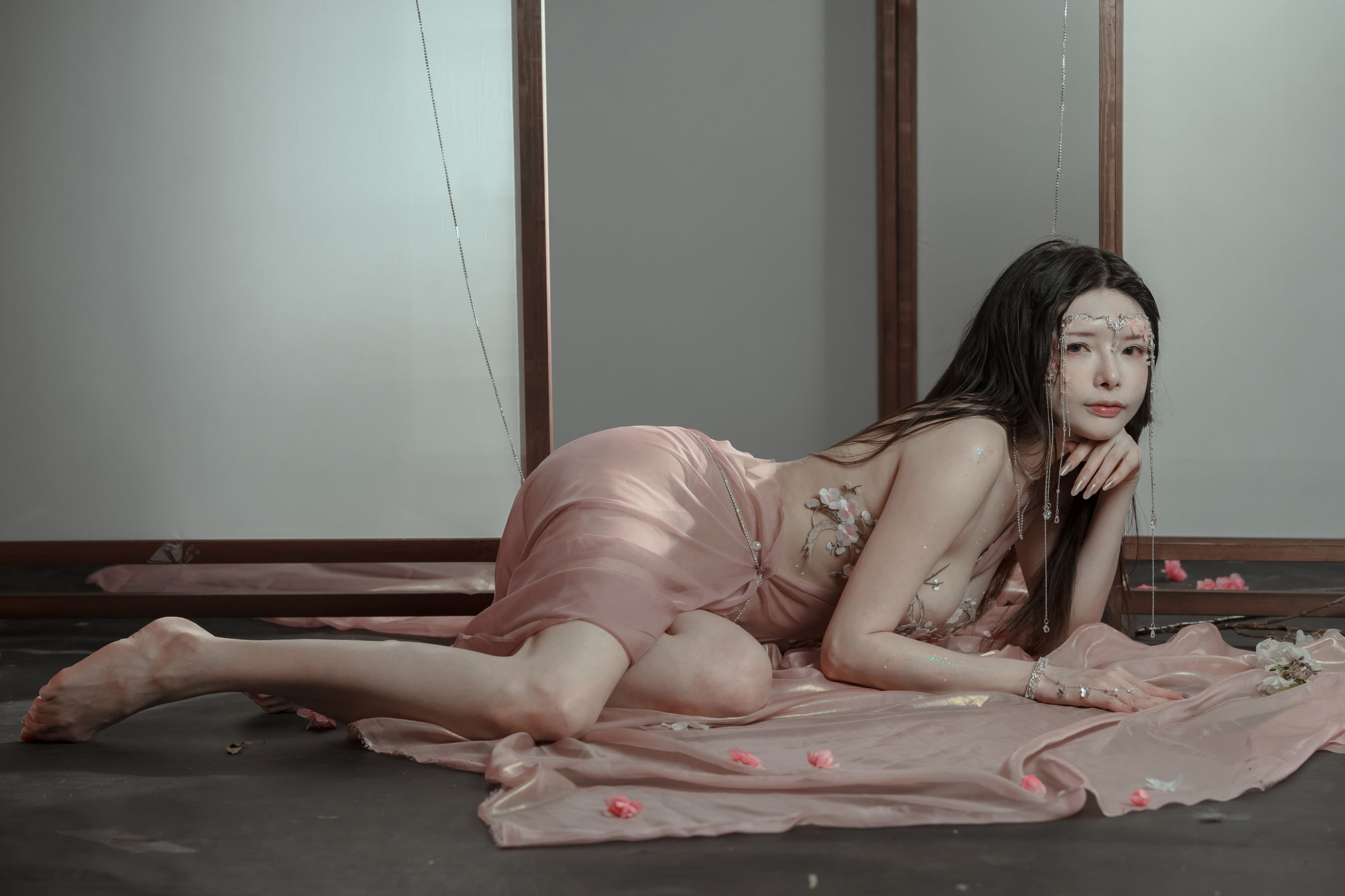 秋和柯基(夏小秋秋秋) – 粉 桃花神 [32P] - 秀人网免费无水印在线套图写真