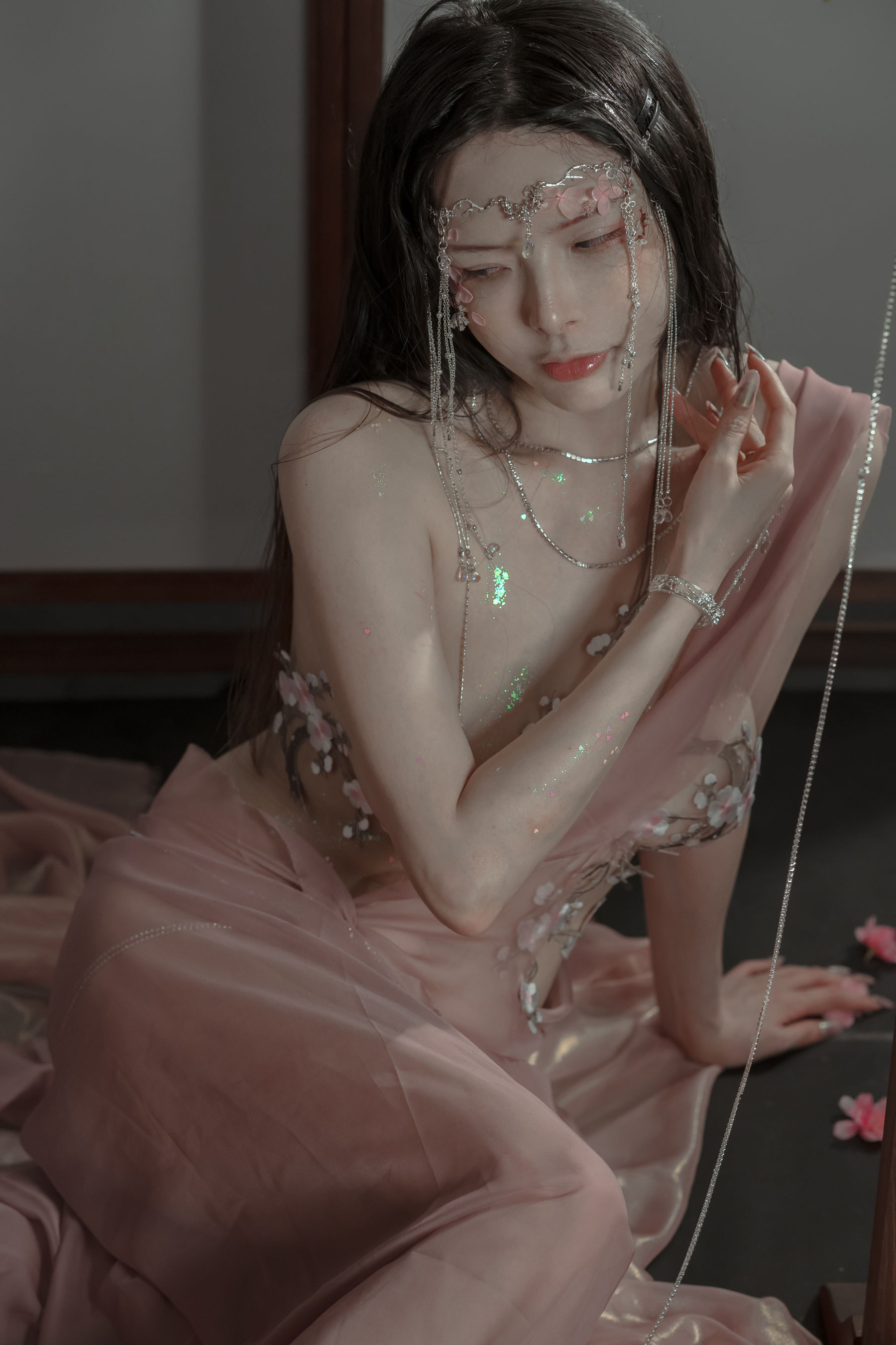 秋和柯基(夏小秋秋秋) – 粉 桃花神 [32P] - 秀人网免费无水印在线套图写真