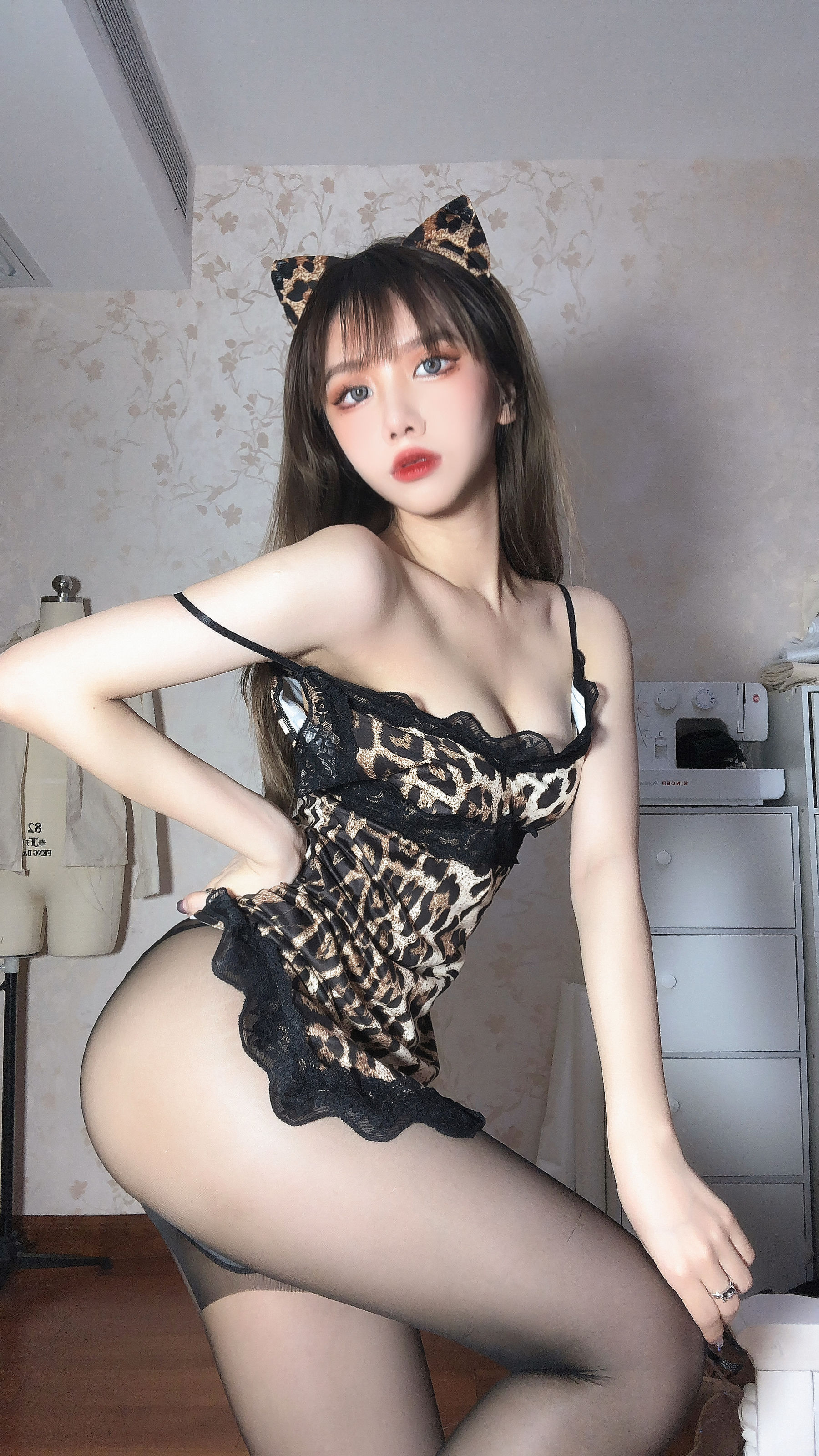 动漫博主果咩酱w – 豹女姐姐 [25P] - 秀人网免费无水印在线套图写真