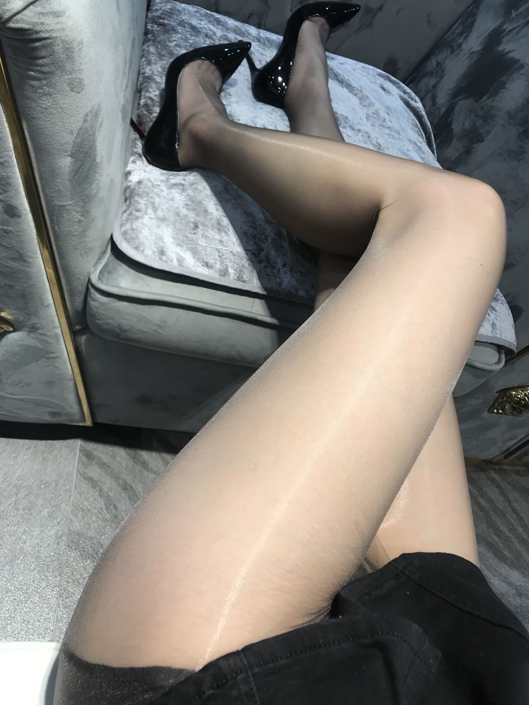 丝足博主麋鹿_Monroe 2020.06.02 灰亮丝 [7P] - 秀人网免费无水印在线套图写真