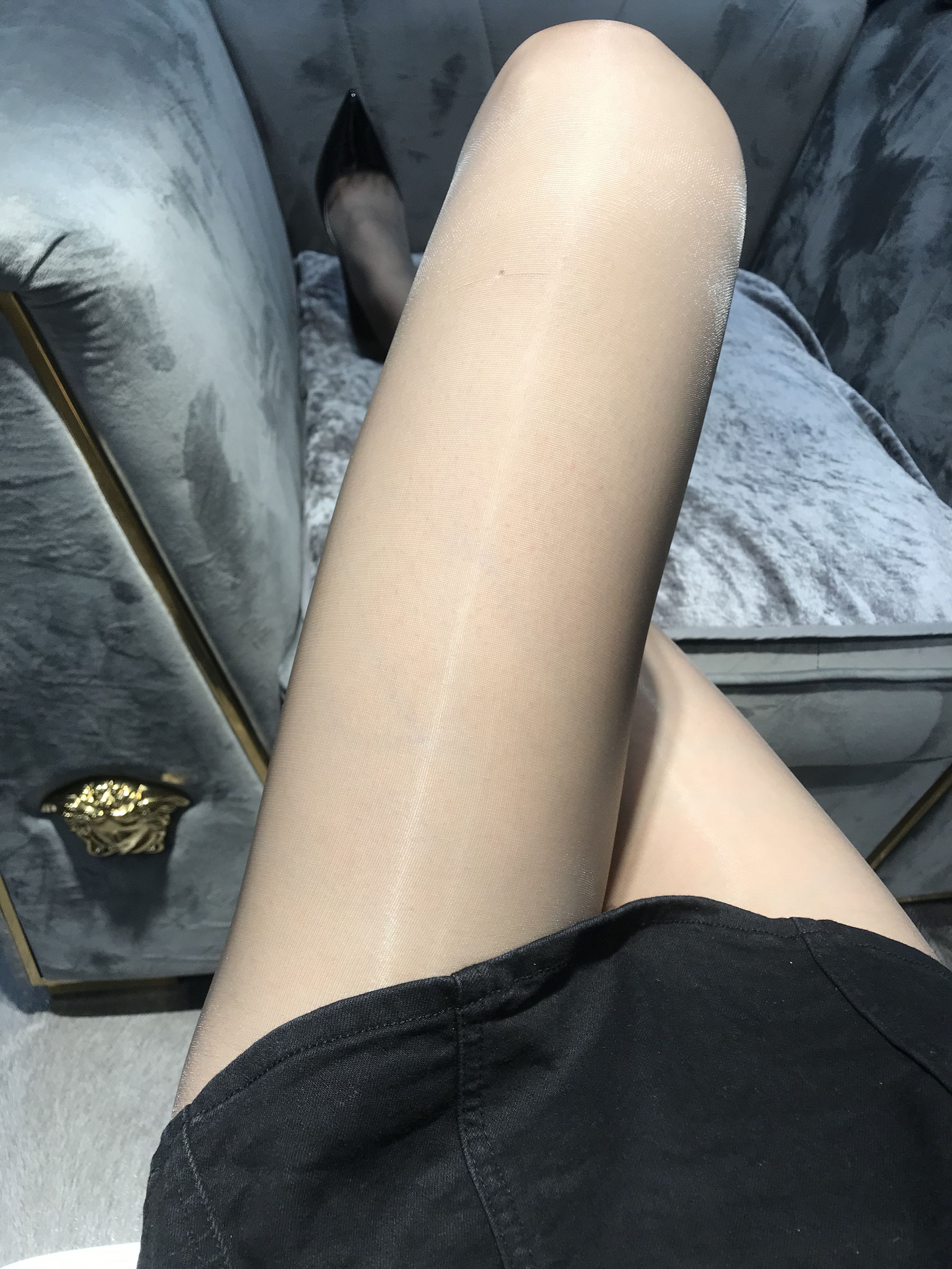 丝足博主麋鹿_Monroe 2020.06.02 灰亮丝 [7P] - 秀人网免费无水印在线套图写真