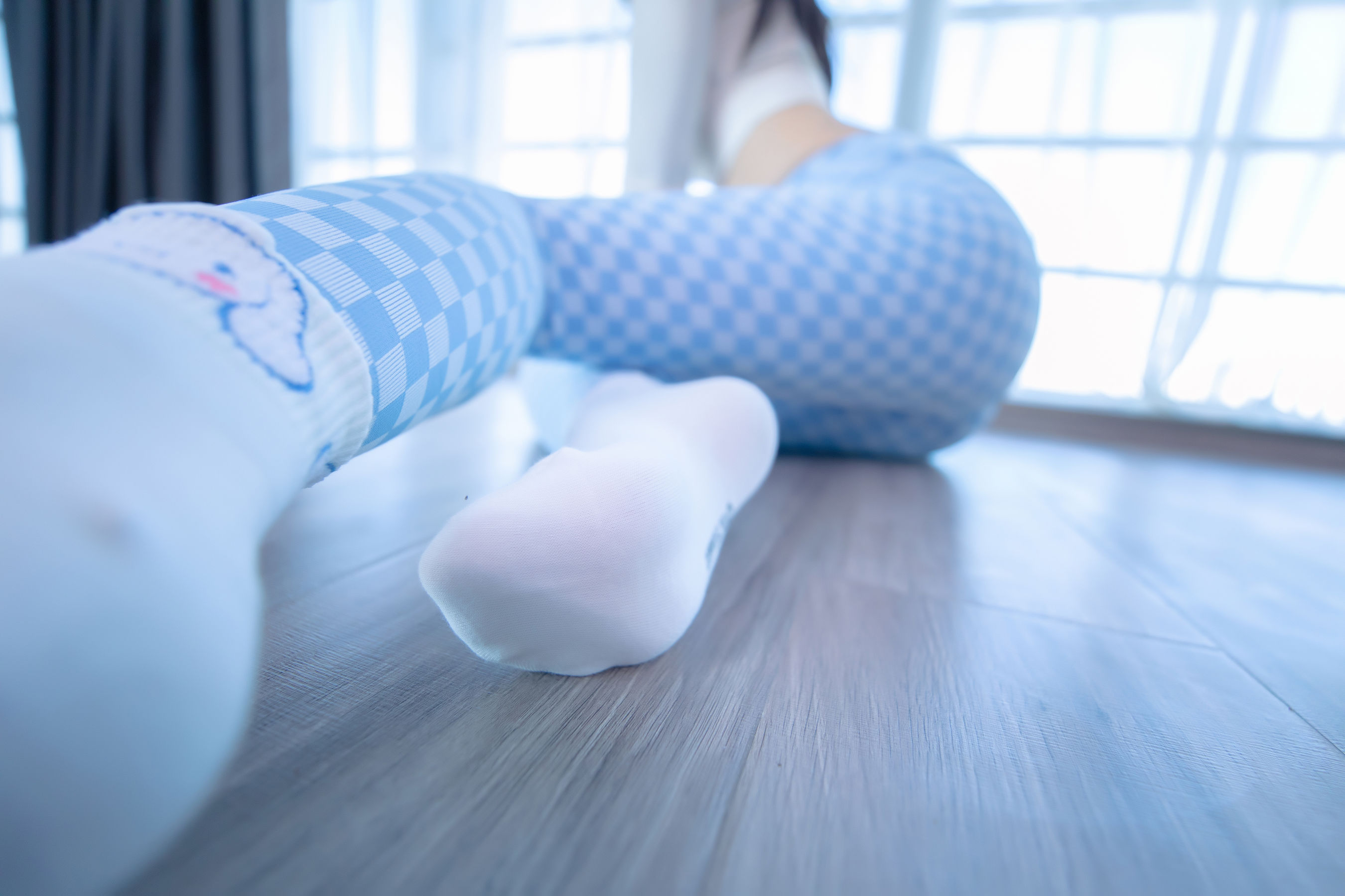 萝莉神楽板真冬 – 蓝白格 [75P] - 秀人网免费无水印在线套图写真