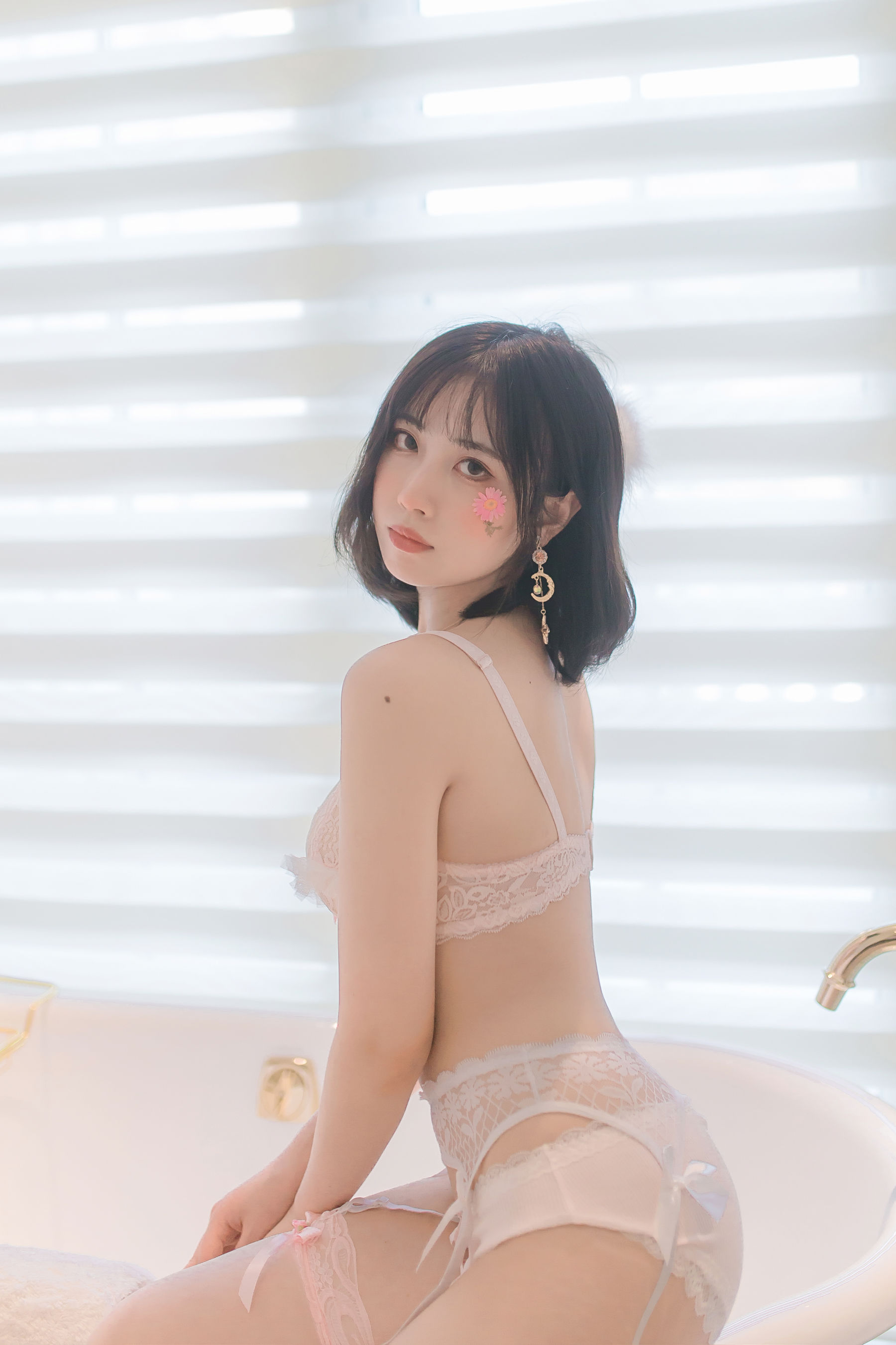 次元少女念雪ww – 粉色系套装 [30P] - 秀人网免费无水印在线套图写真