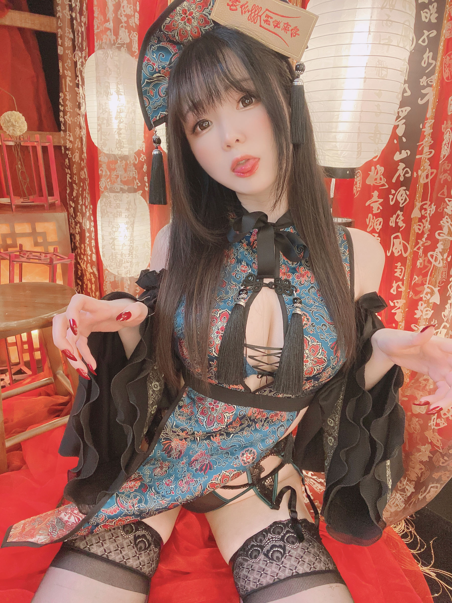 微博妹纸霜月shimo – キョンシーちゃん自撮り [20P] - 秀人网免费无水印在线套图写真