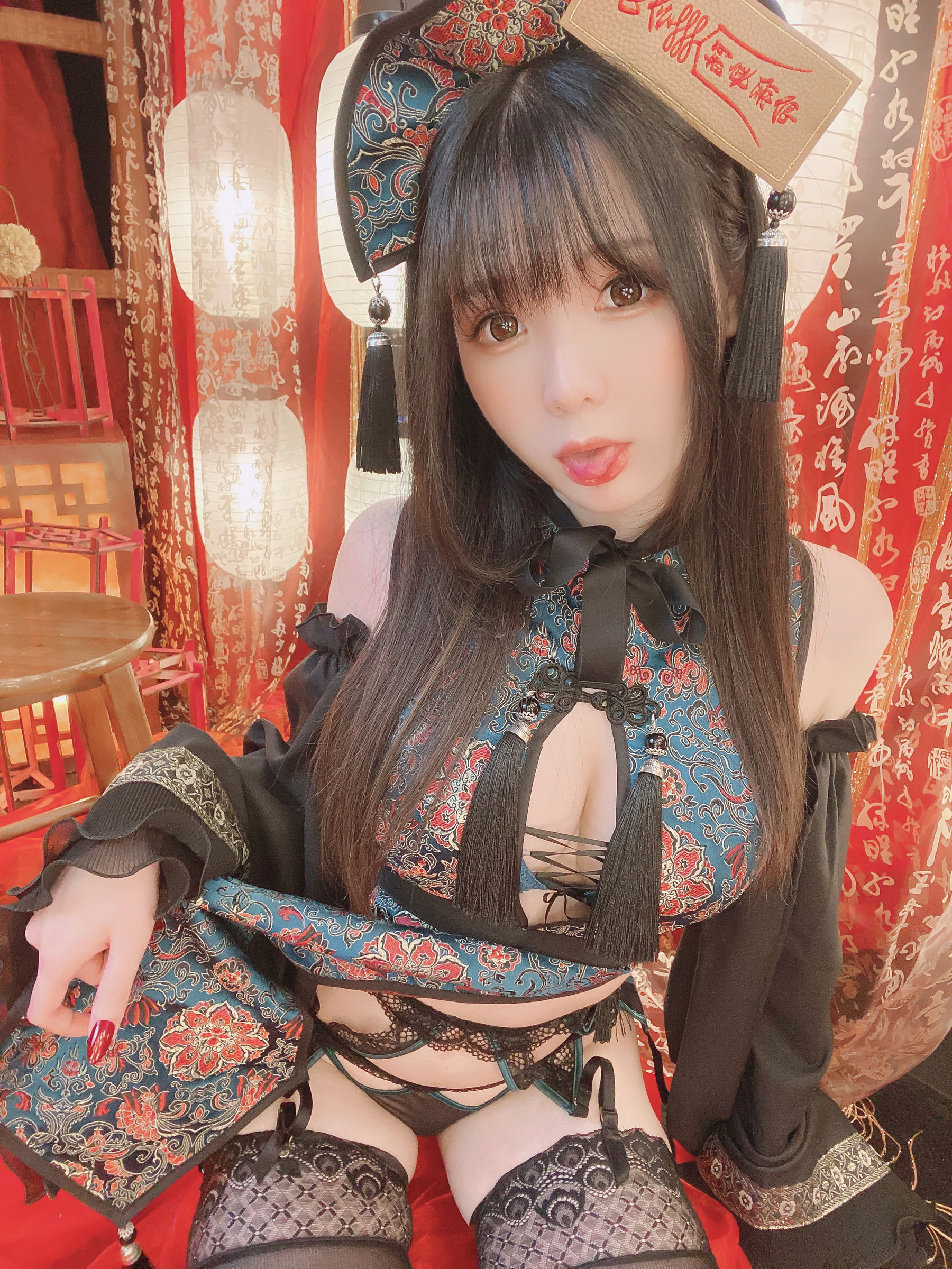 微博妹纸霜月shimo – キョンシーちゃん自撮り [20P] - 秀人网免费无水印在线套图写真