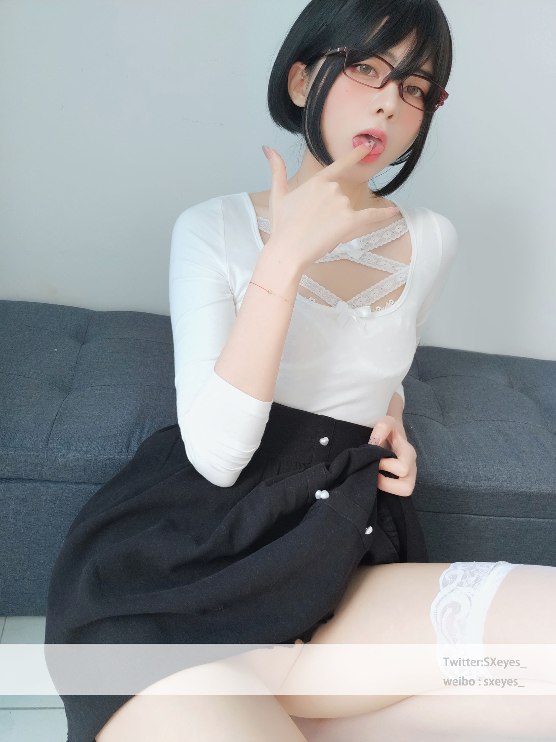 萌妹子眼酱大魔王w 白蕾丝姐姐 [27P] - 秀人网免费无水印在线套图写真