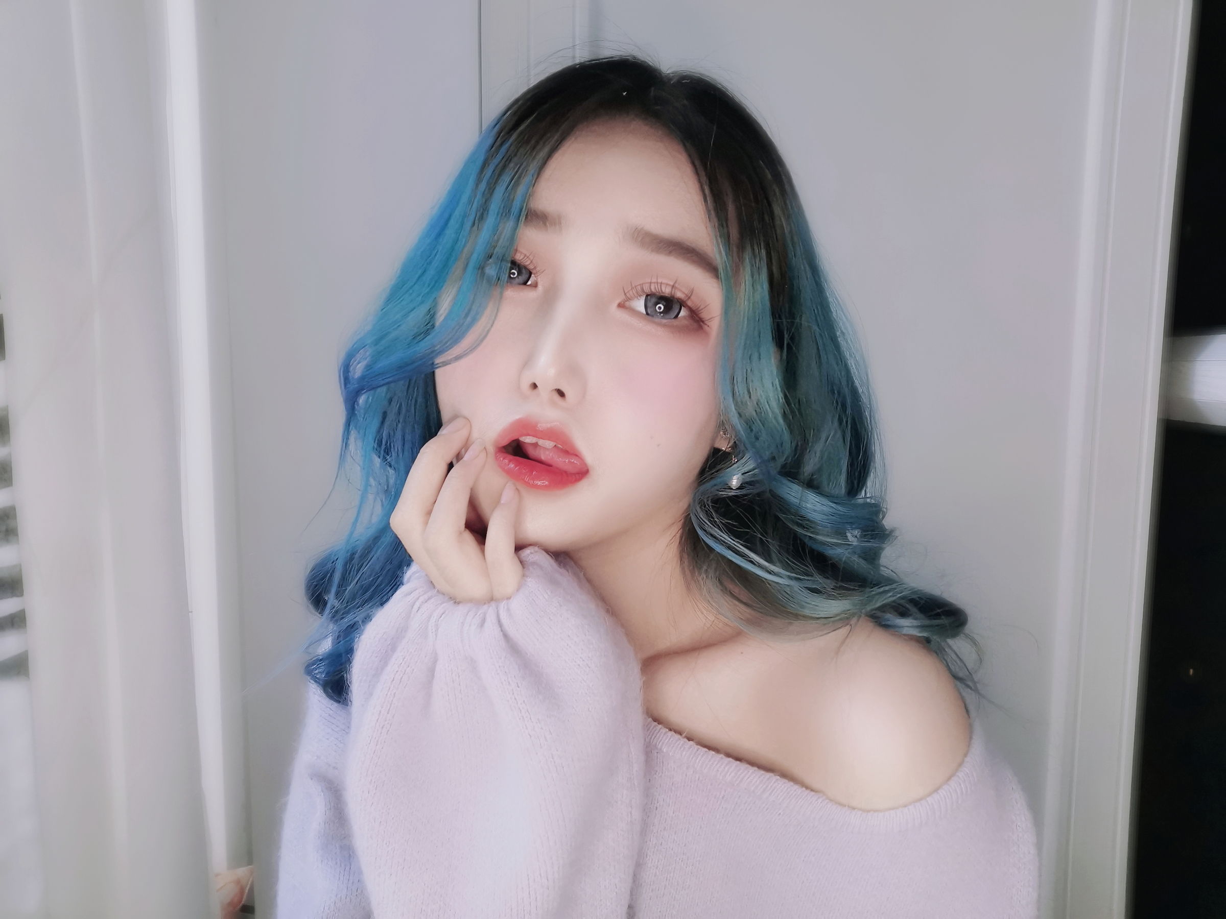 eloise软软 – 双拼丝袜 [36P] - 秀人网免费无水印在线套图写真