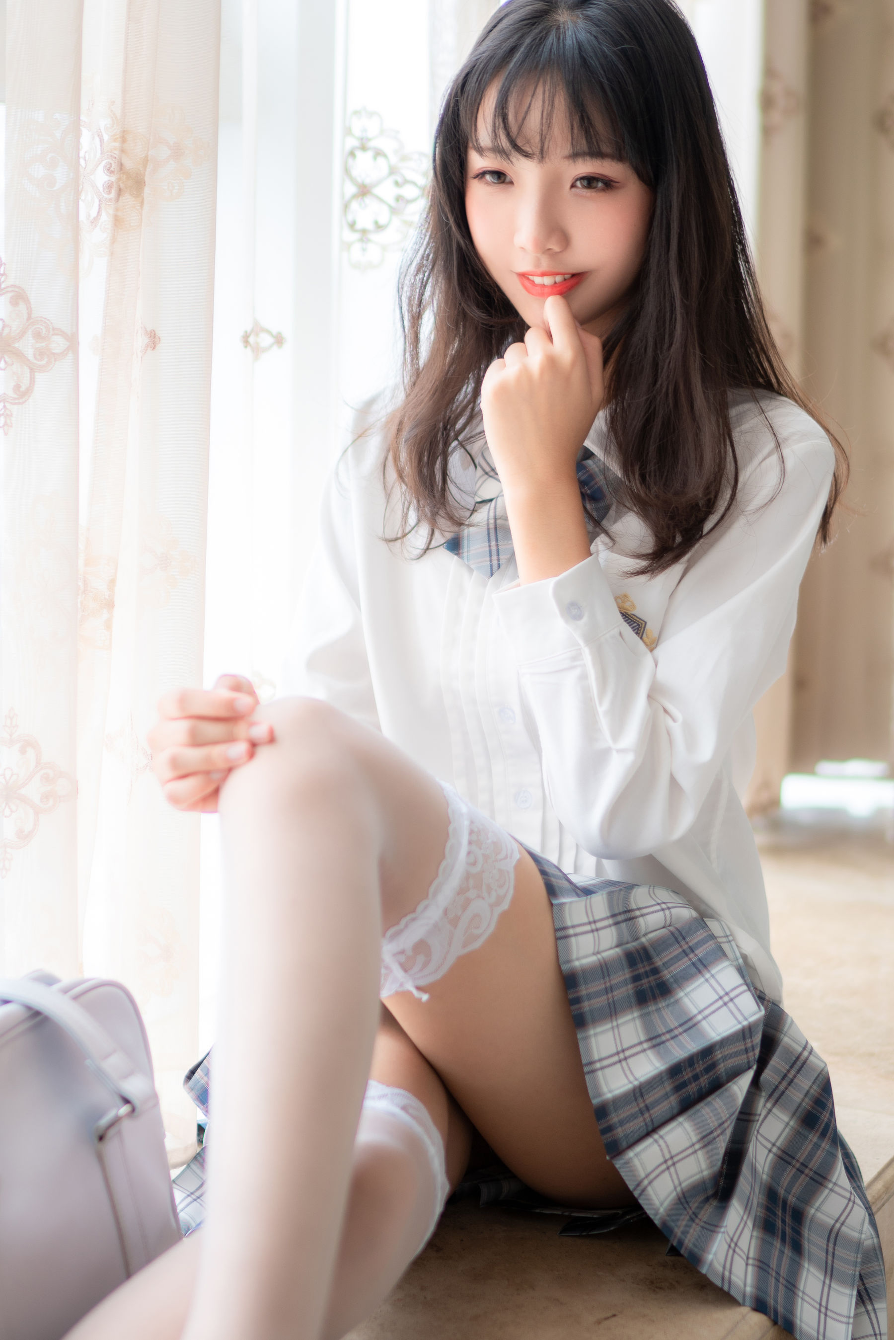 清纯妹子西瓜 – JK格子裙 [23P] - 秀人网免费无水印在线套图写真