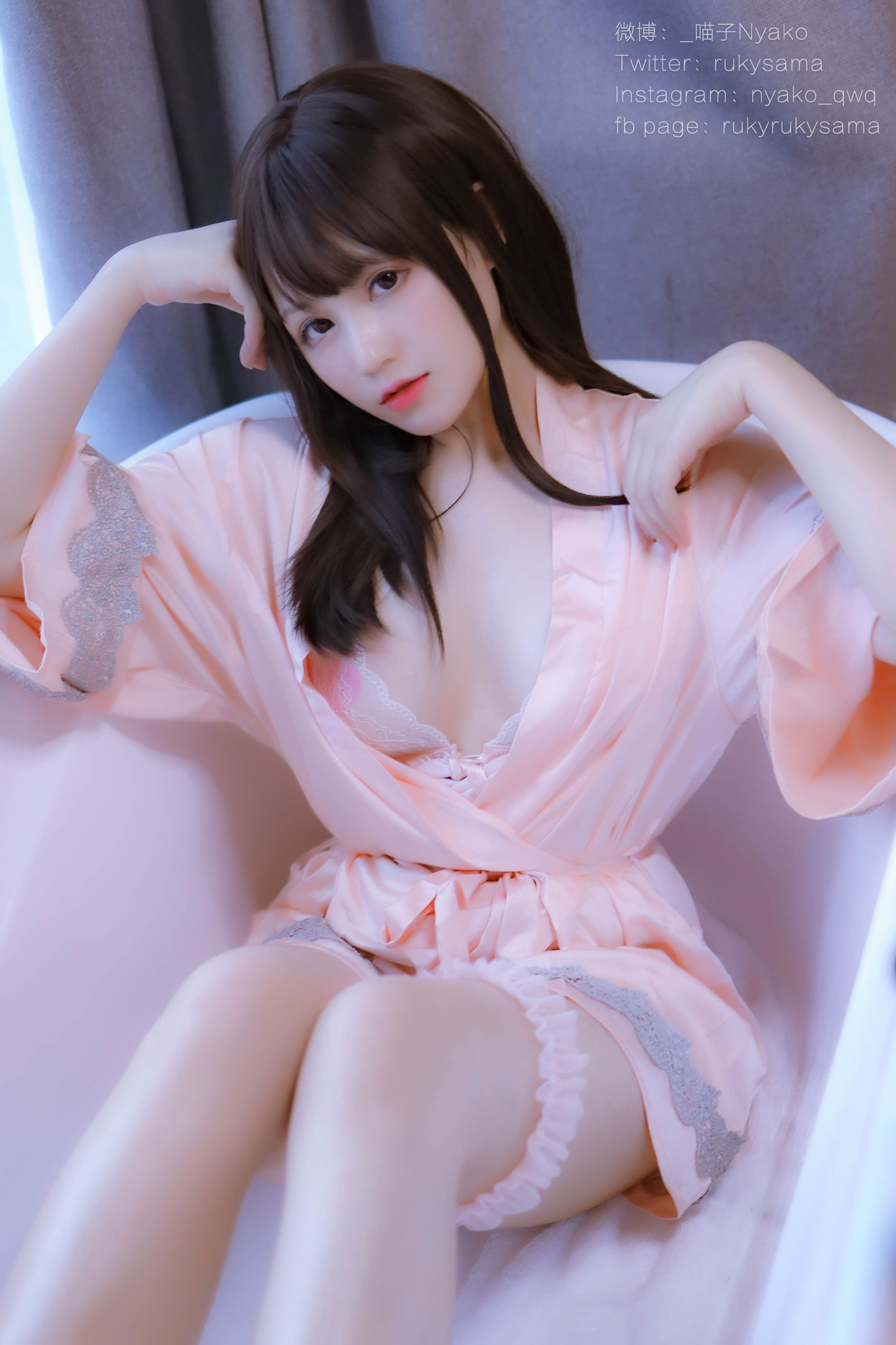 萌妹子Nyako喵子 – 妄想彼女との同棲生活 之 粉嫩丝绸睡衣 [79P] - 秀人网免费无水印在线套图写真