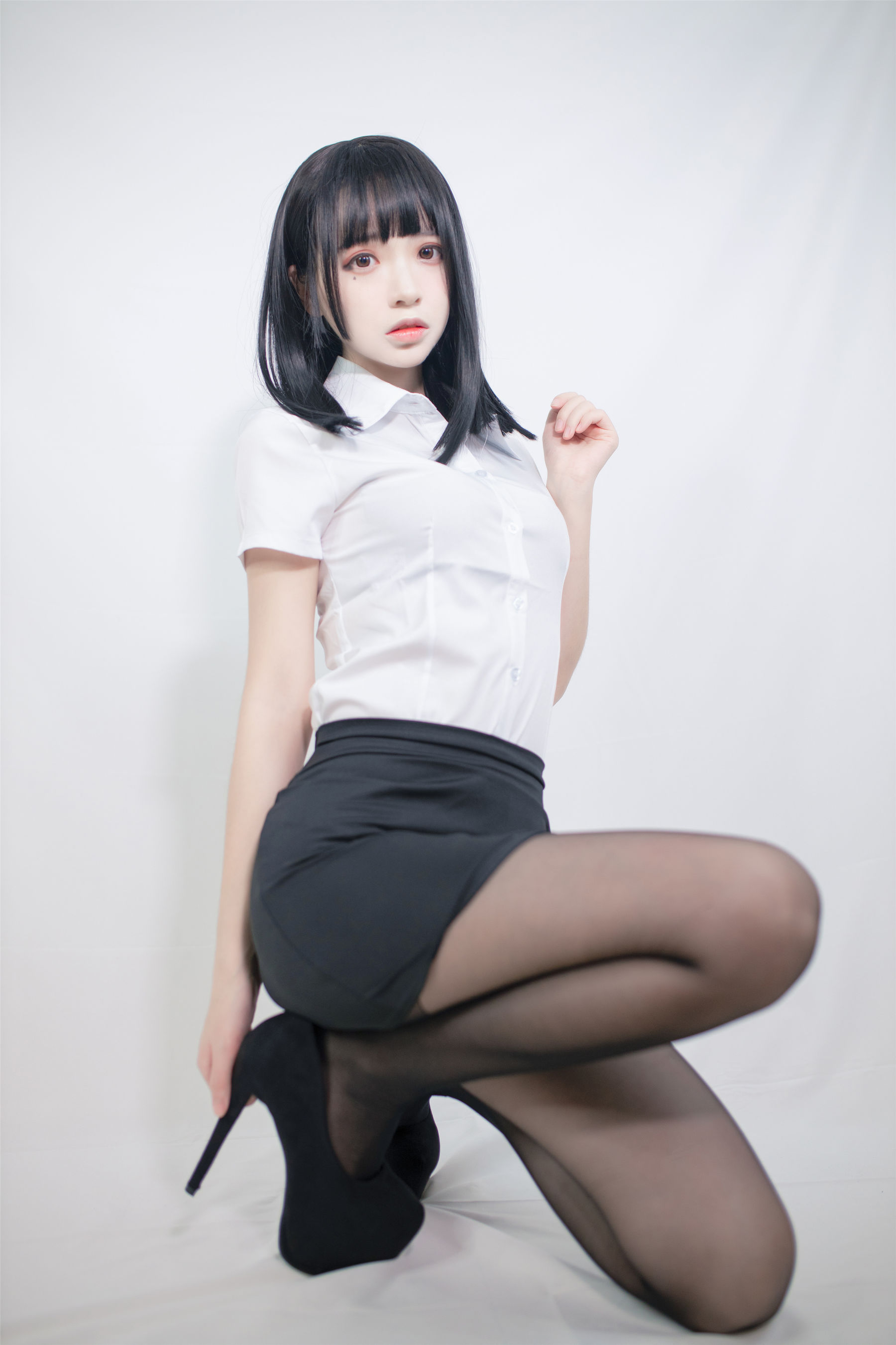 疯猫ss – OL制服 [40P] - 秀人网免费无水印在线套图写真