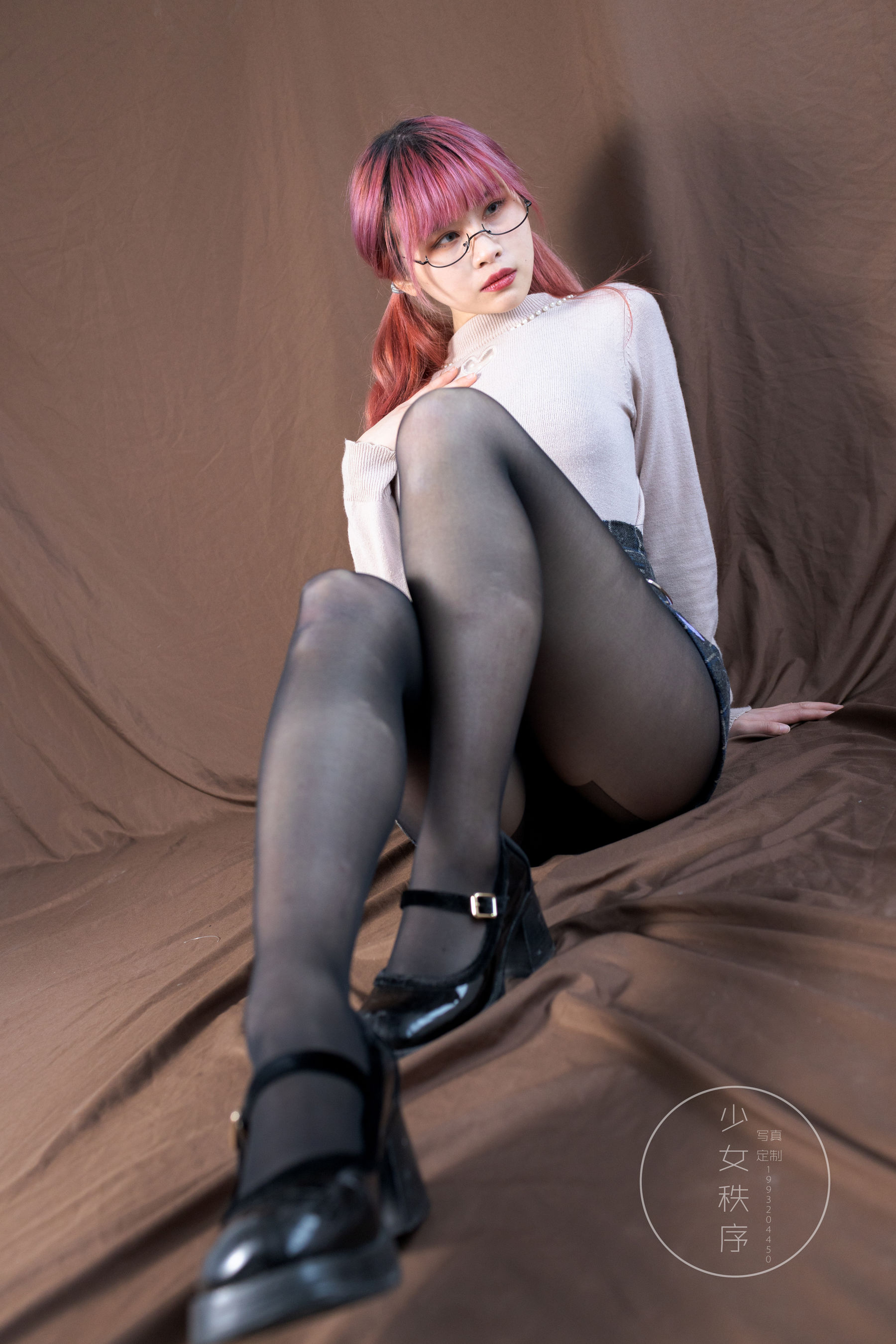 动漫博主田璐璐 – 少女秩序 黑丝 [19P] - 秀人网免费无水印在线套图写真