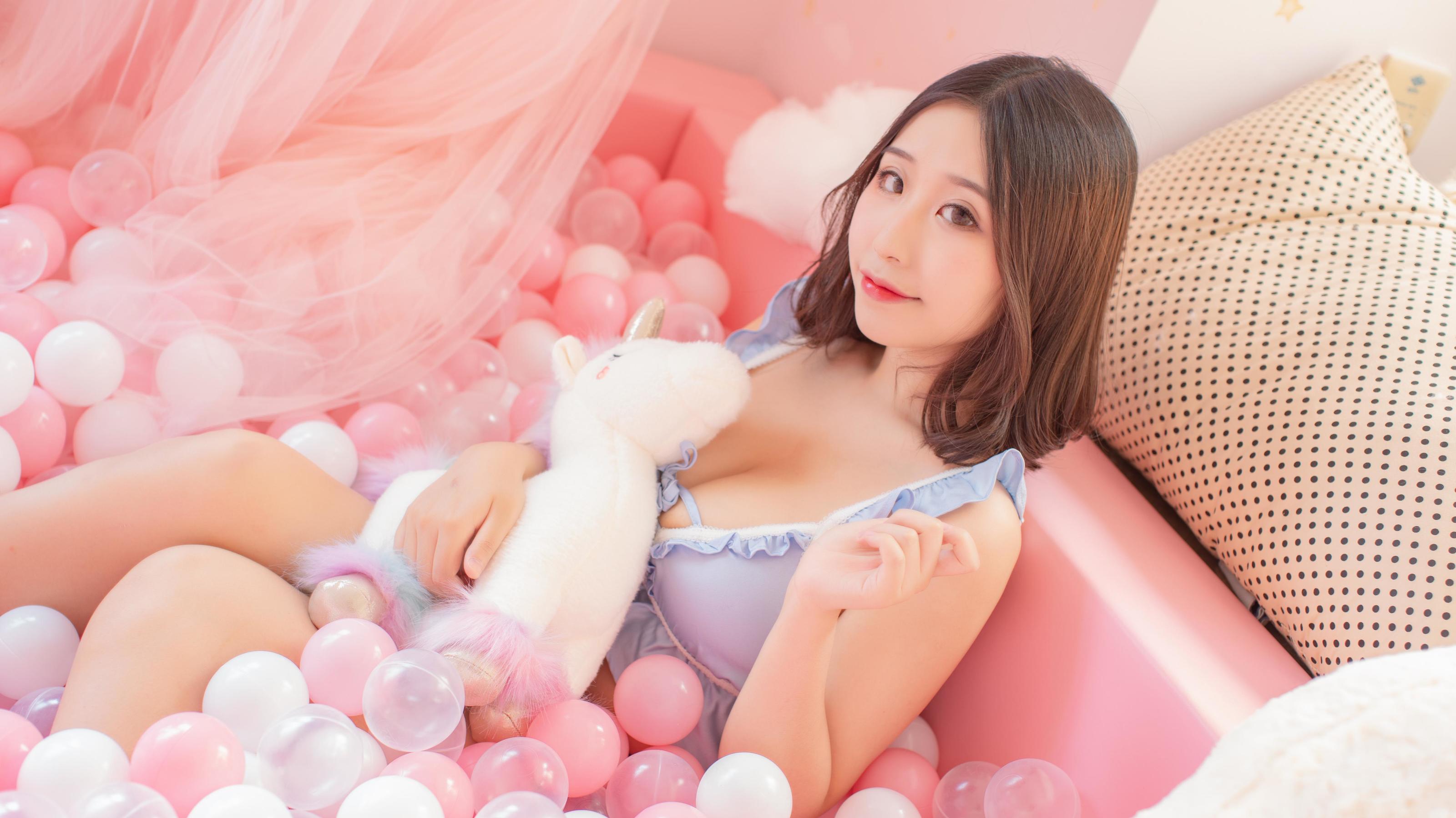 动漫博主穆零Mu0 – 海洋球 [14P] - 秀人网免费无水印在线套图写真