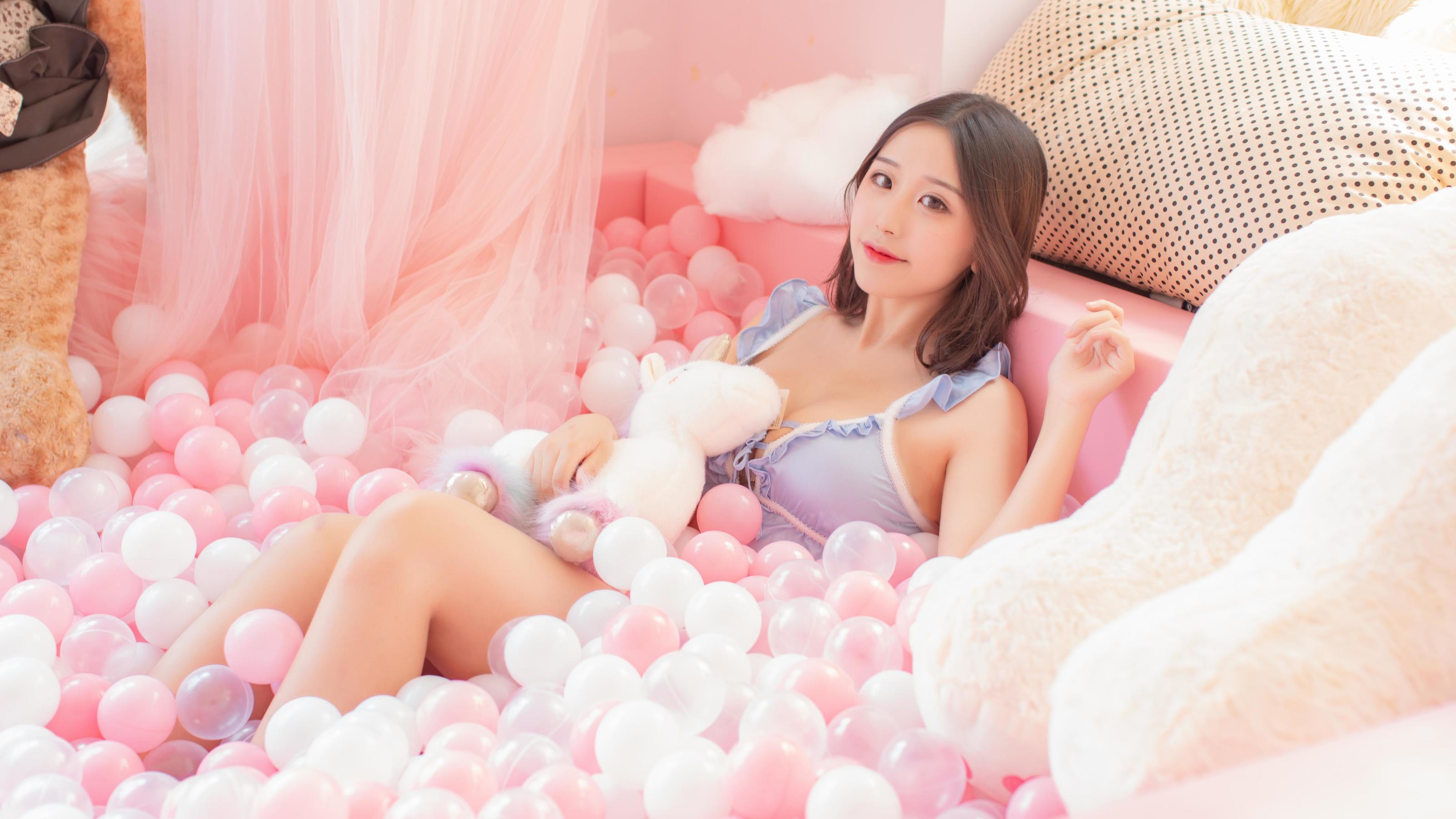 动漫博主穆零Mu0 – 海洋球 [14P] - 秀人网免费无水印在线套图写真