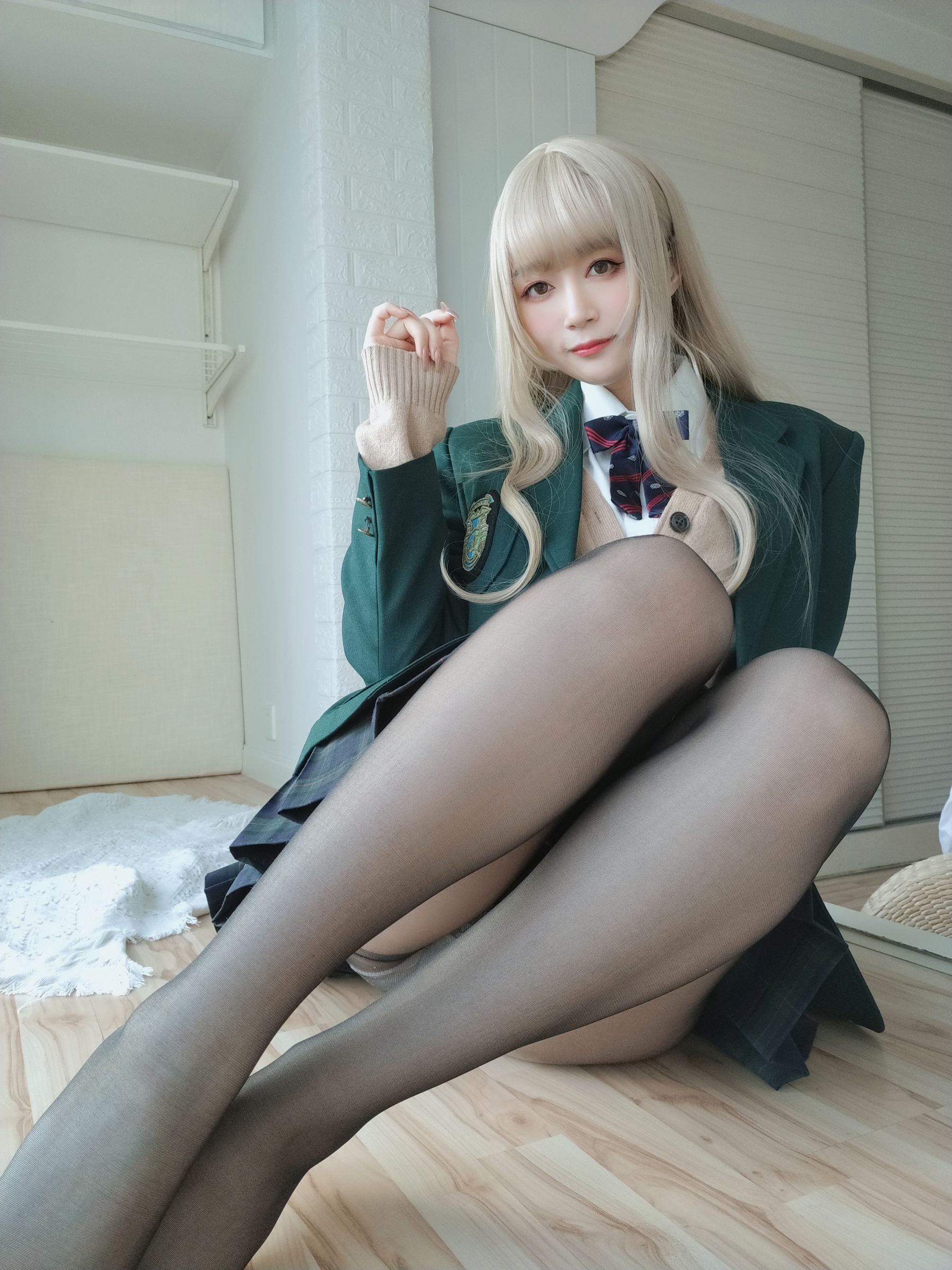 Coser小姐姐白银 – 灰色空间 [88P] - 秀人网免费无水印在线套图写真