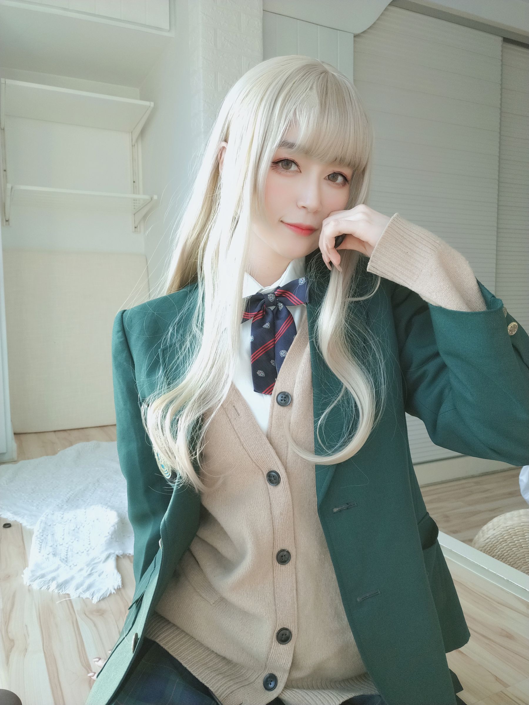 Coser小姐姐白银 – 灰色空间 [88P] - 秀人网免费无水印在线套图写真