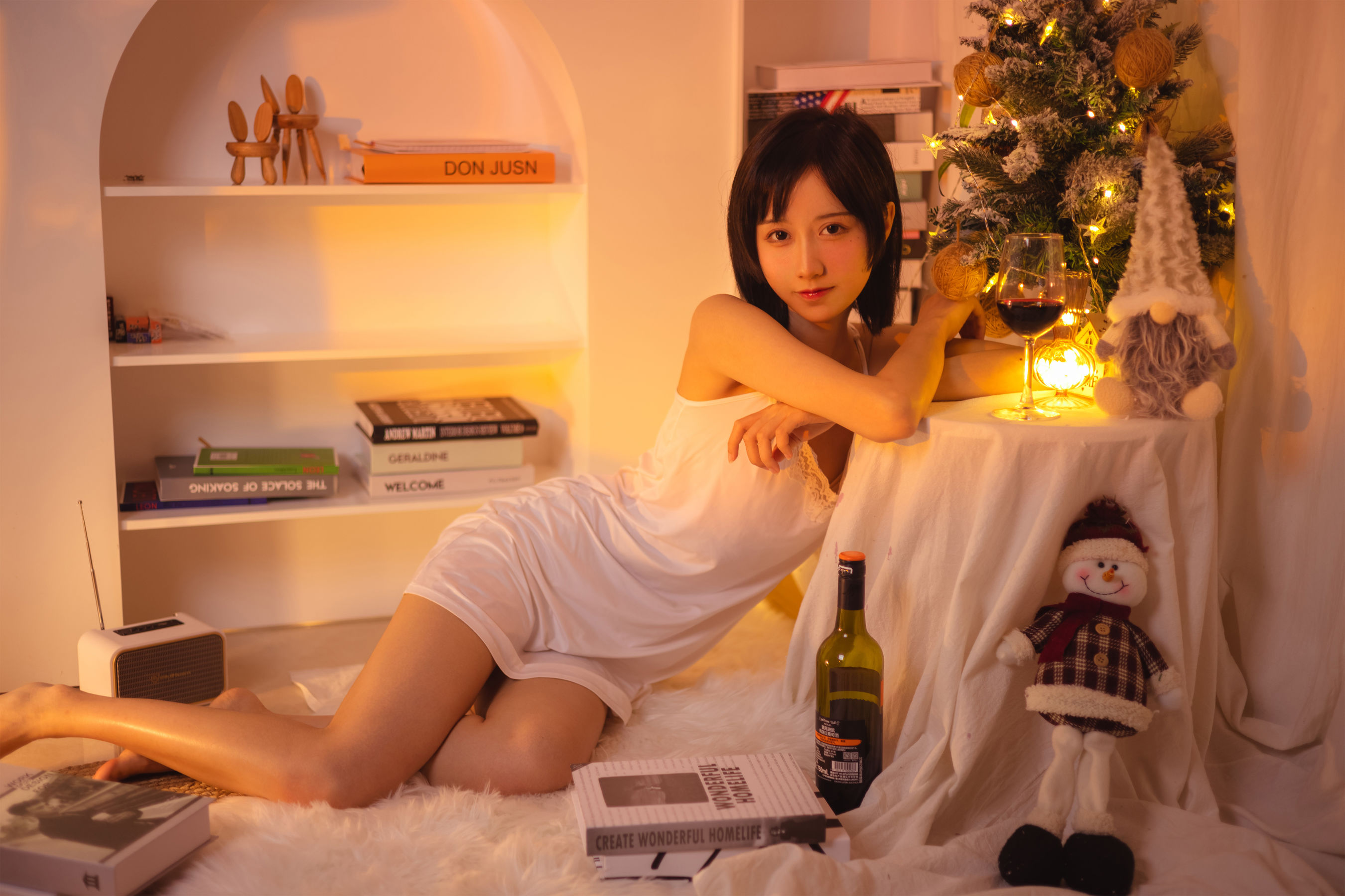 萌系小姐姐木绵绵OwO – 红酒好喝 [28P] - 秀人网免费无水印在线套图写真