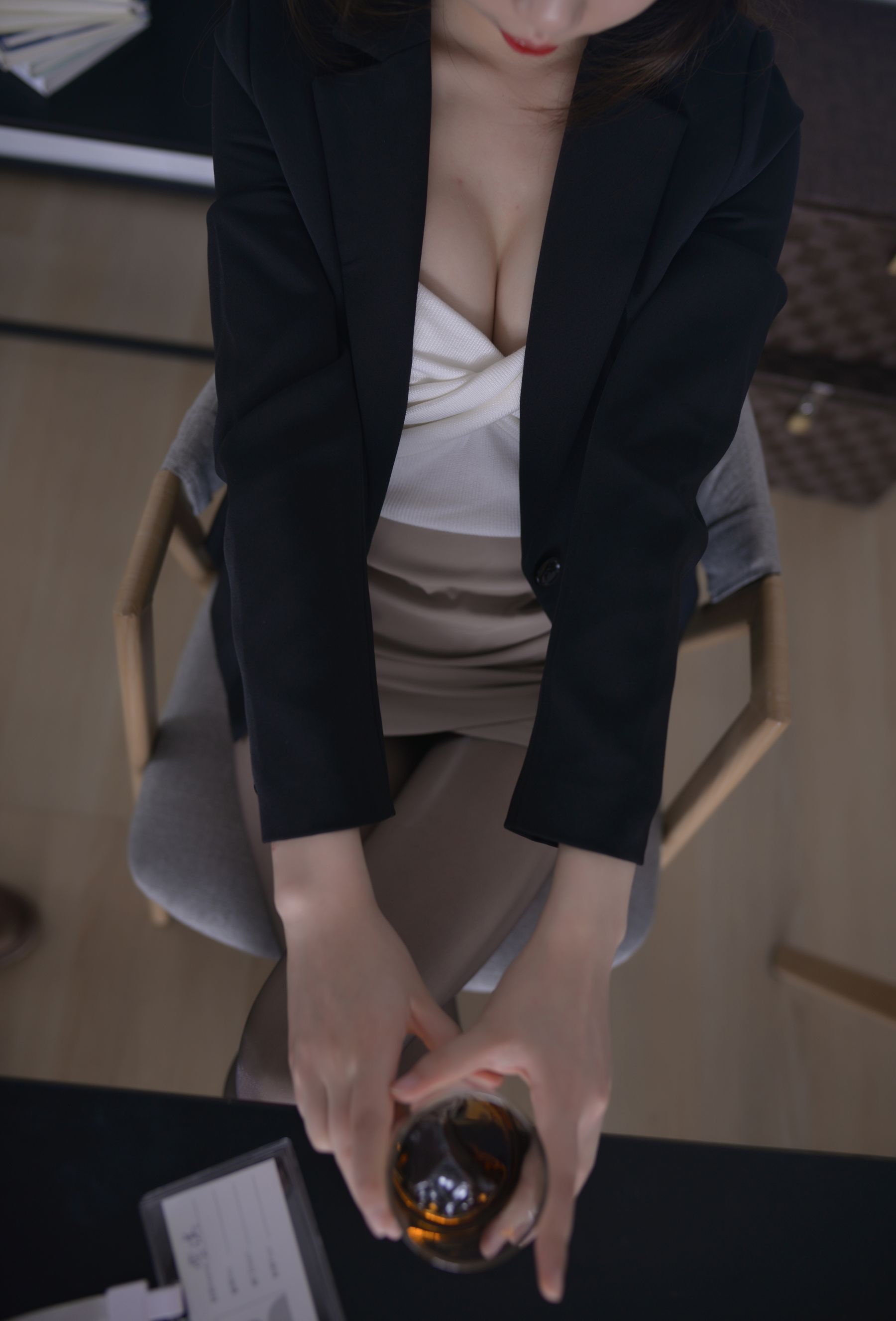 Cos小姐姐雪琪 – OL后辈出差第一天 [66P] - 秀人网免费无水印在线套图写真