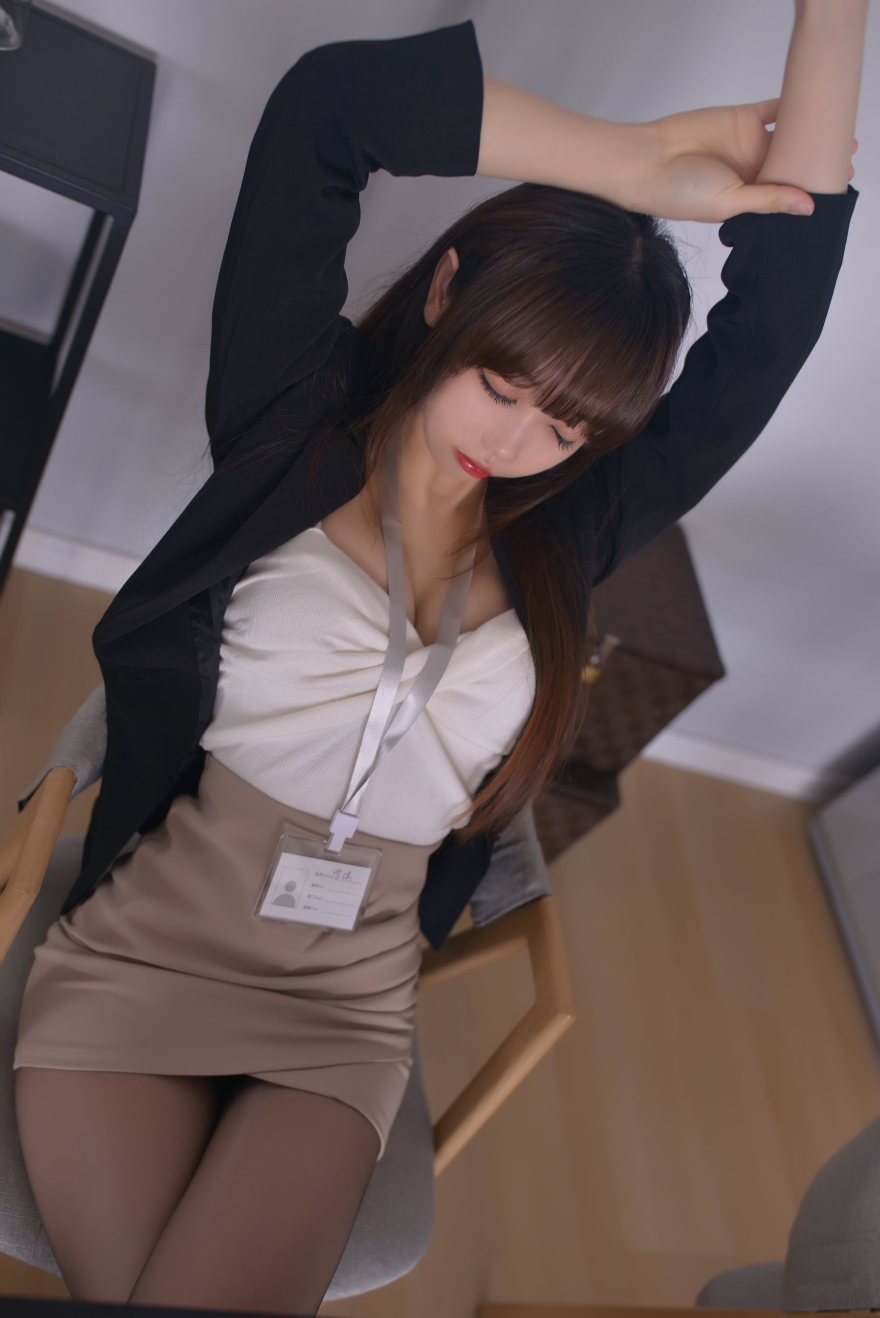 Cos小姐姐雪琪 – OL后辈出差第一天 [66P] - 秀人网免费无水印在线套图写真