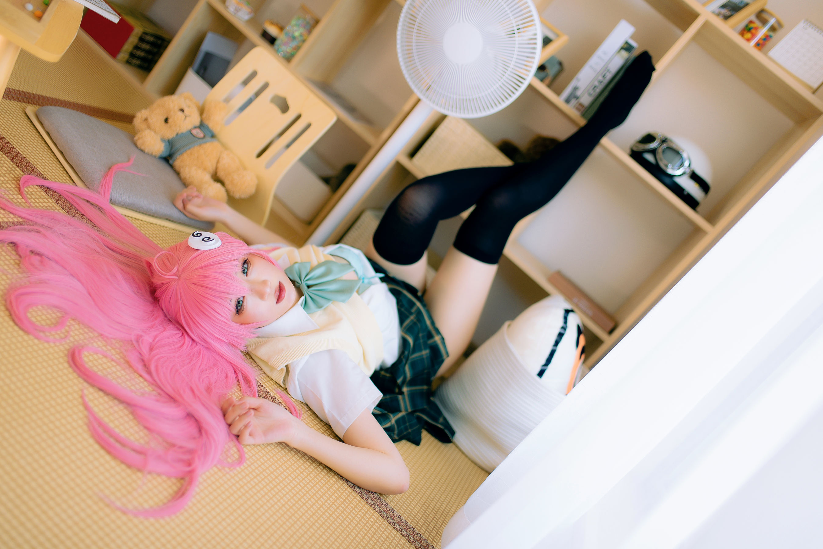 瓦斯塔亚小龙虾 – 校服 [17P] - 秀人网免费无水印在线套图写真