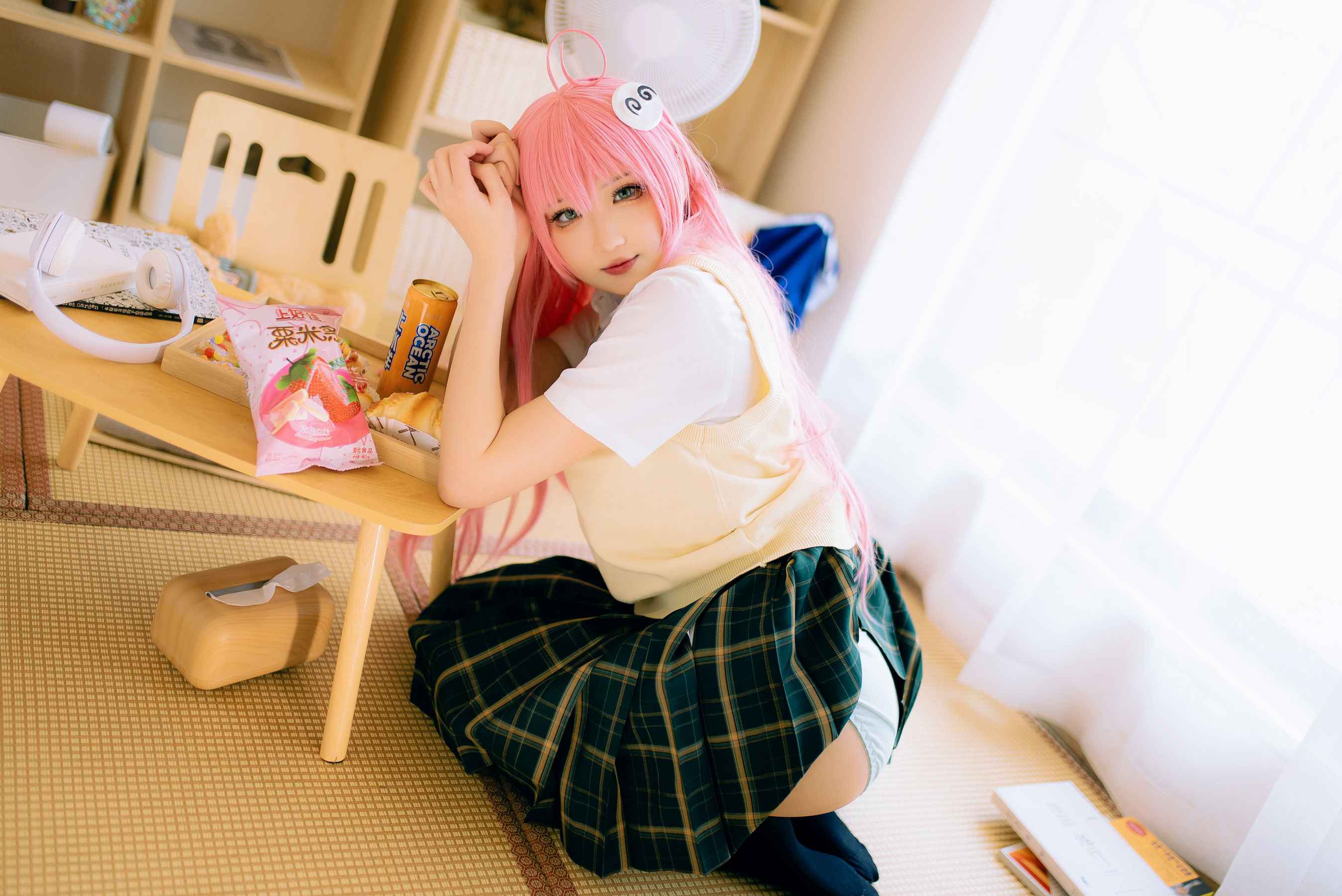 瓦斯塔亚小龙虾 – 校服 [17P] - 秀人网免费无水印在线套图写真