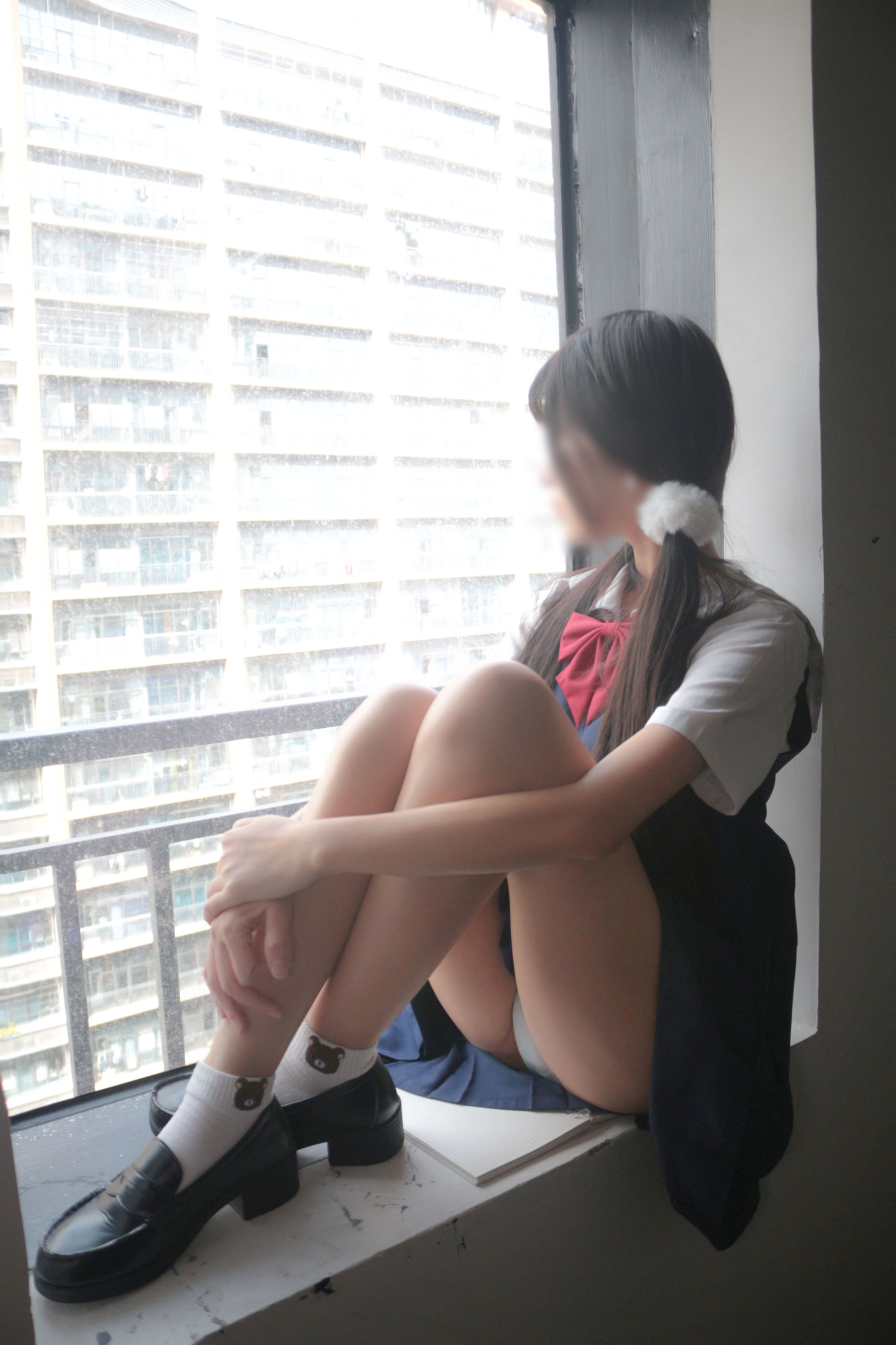 是暖暖呀 – 楼道阳光 [13P] - 秀人网免费无水印在线套图写真