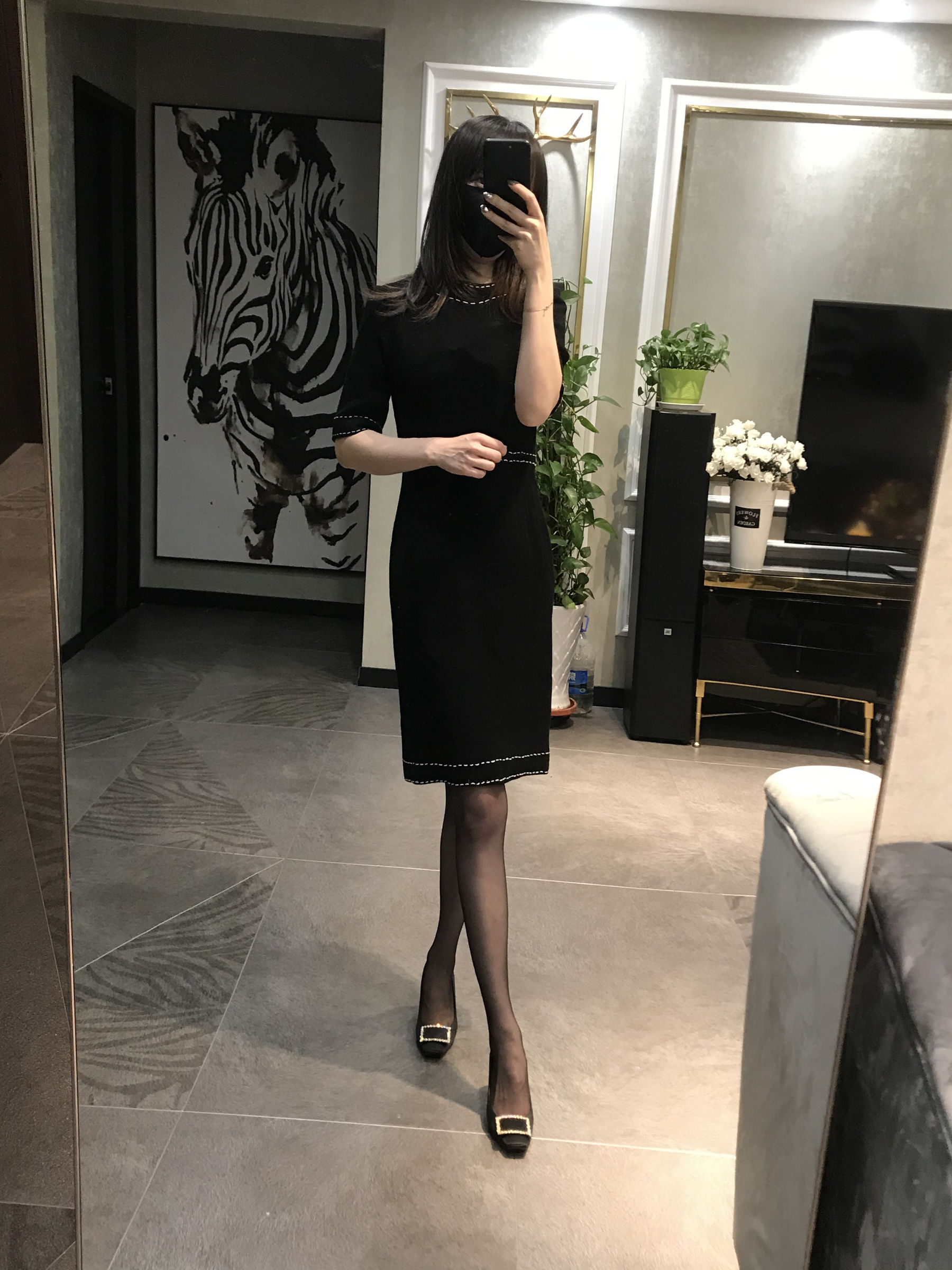 丝足博主麋鹿_Monroe 2020.04.06 难掩性感 [19P] - 秀人网免费无水印在线套图写真