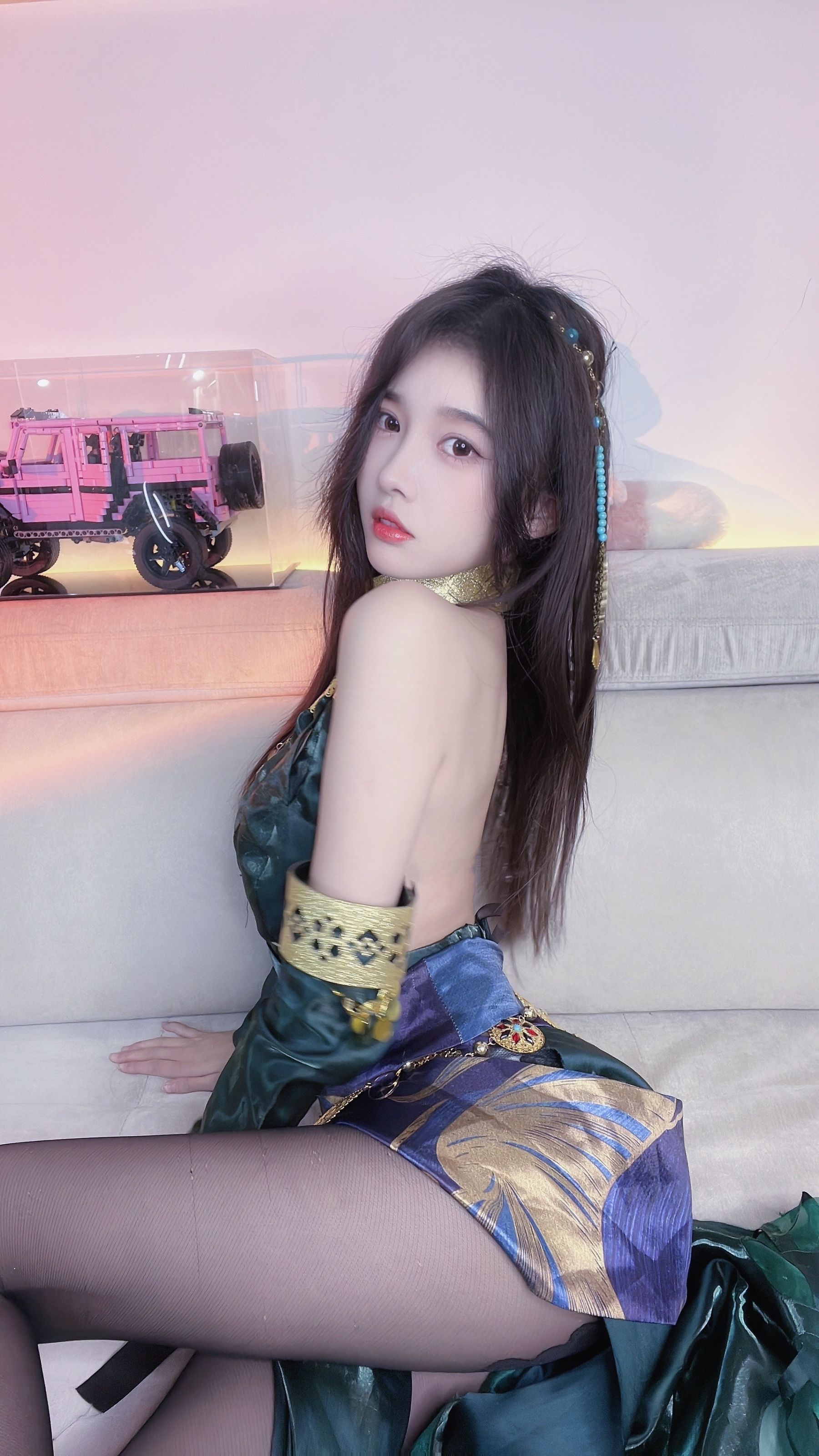 虎牙小小奶瓶儿 – 迦南 [17P] - 秀人网免费无水印在线套图写真