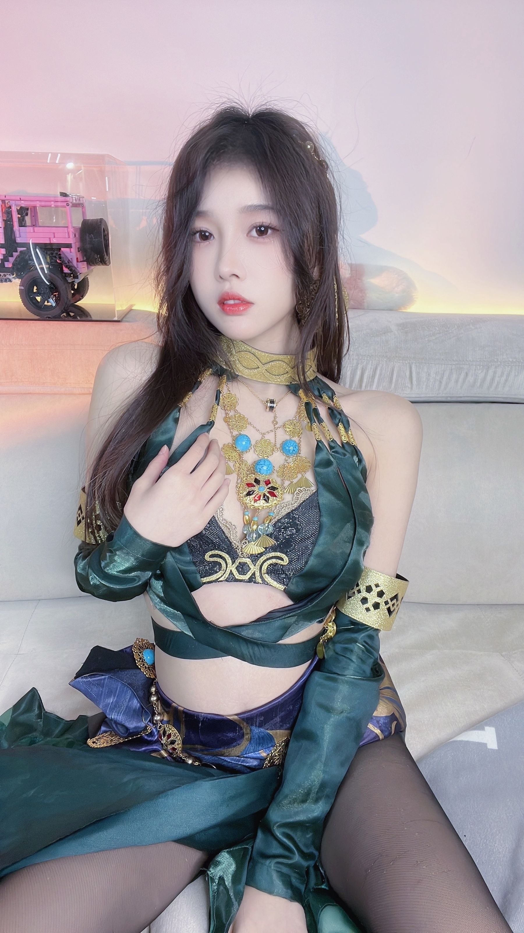 虎牙小小奶瓶儿 – 迦南 [17P] - 秀人网免费无水印在线套图写真