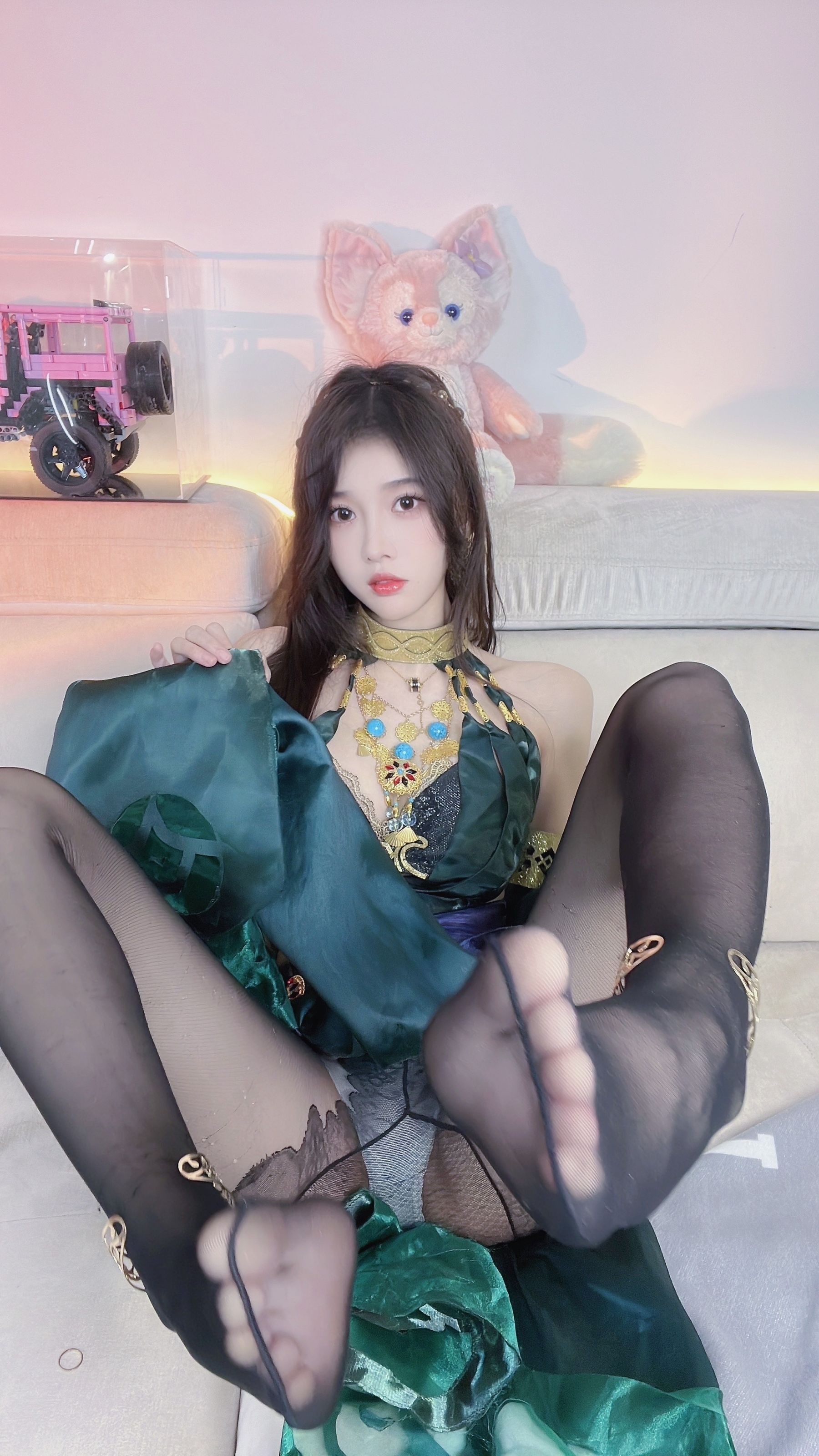 虎牙小小奶瓶儿 – 迦南 [17P] - 秀人网免费无水印在线套图写真