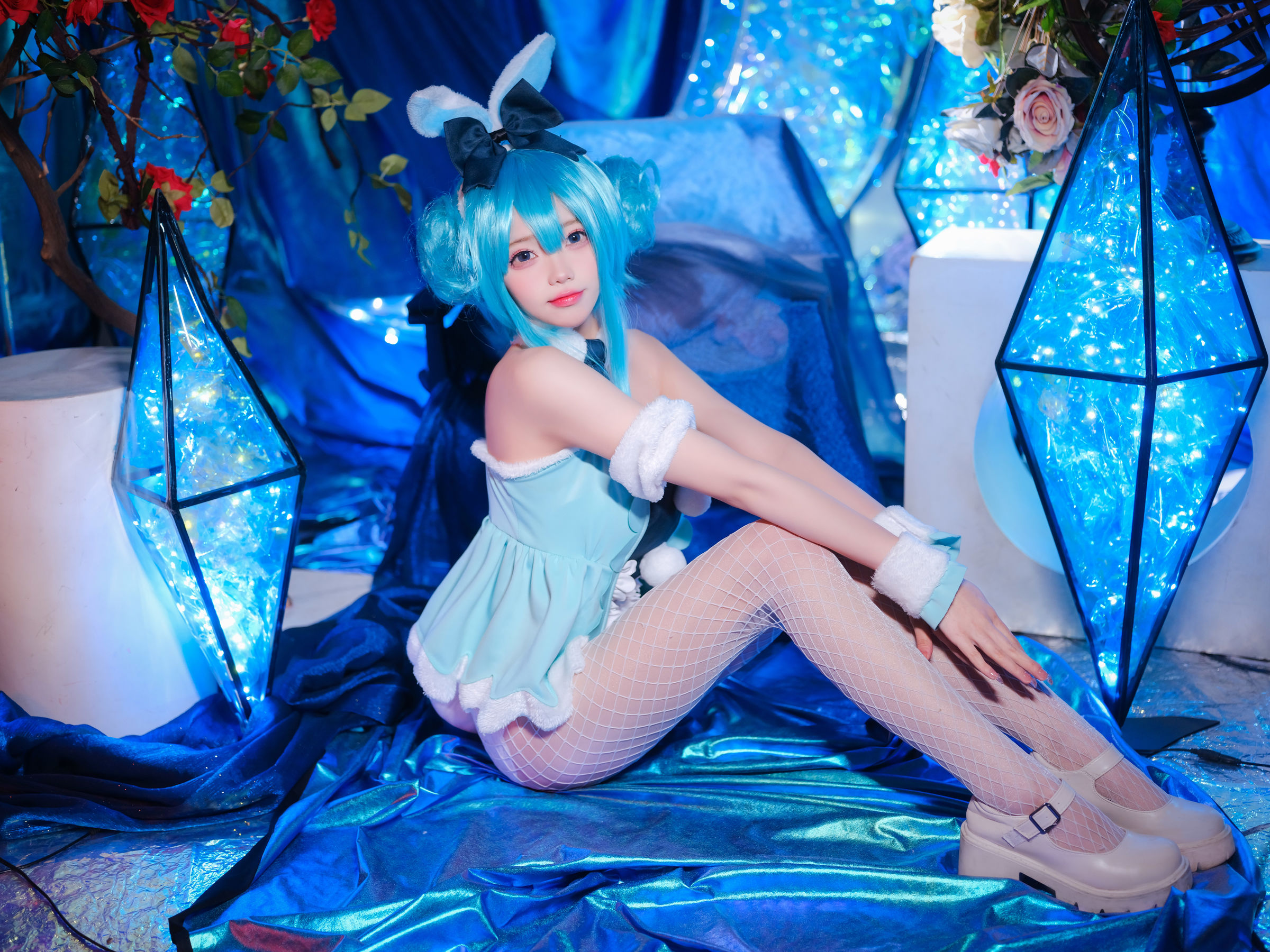 咬一口兔娘 – MIKU初音未来兔女郎 [12P] - 秀人网免费无水印在线套图写真
