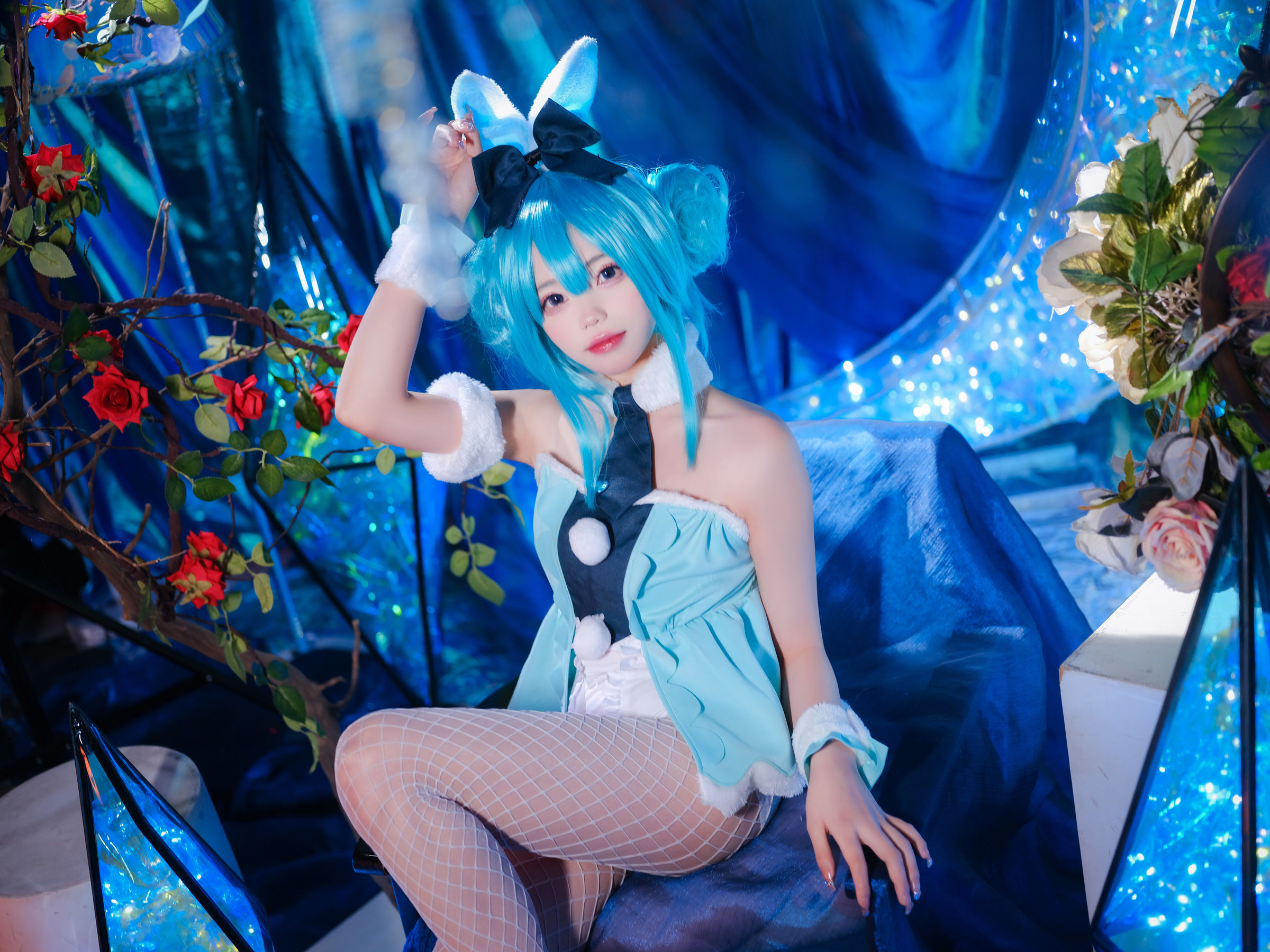 咬一口兔娘 – MIKU初音未来兔女郎 [12P] - 秀人网免费无水印在线套图写真