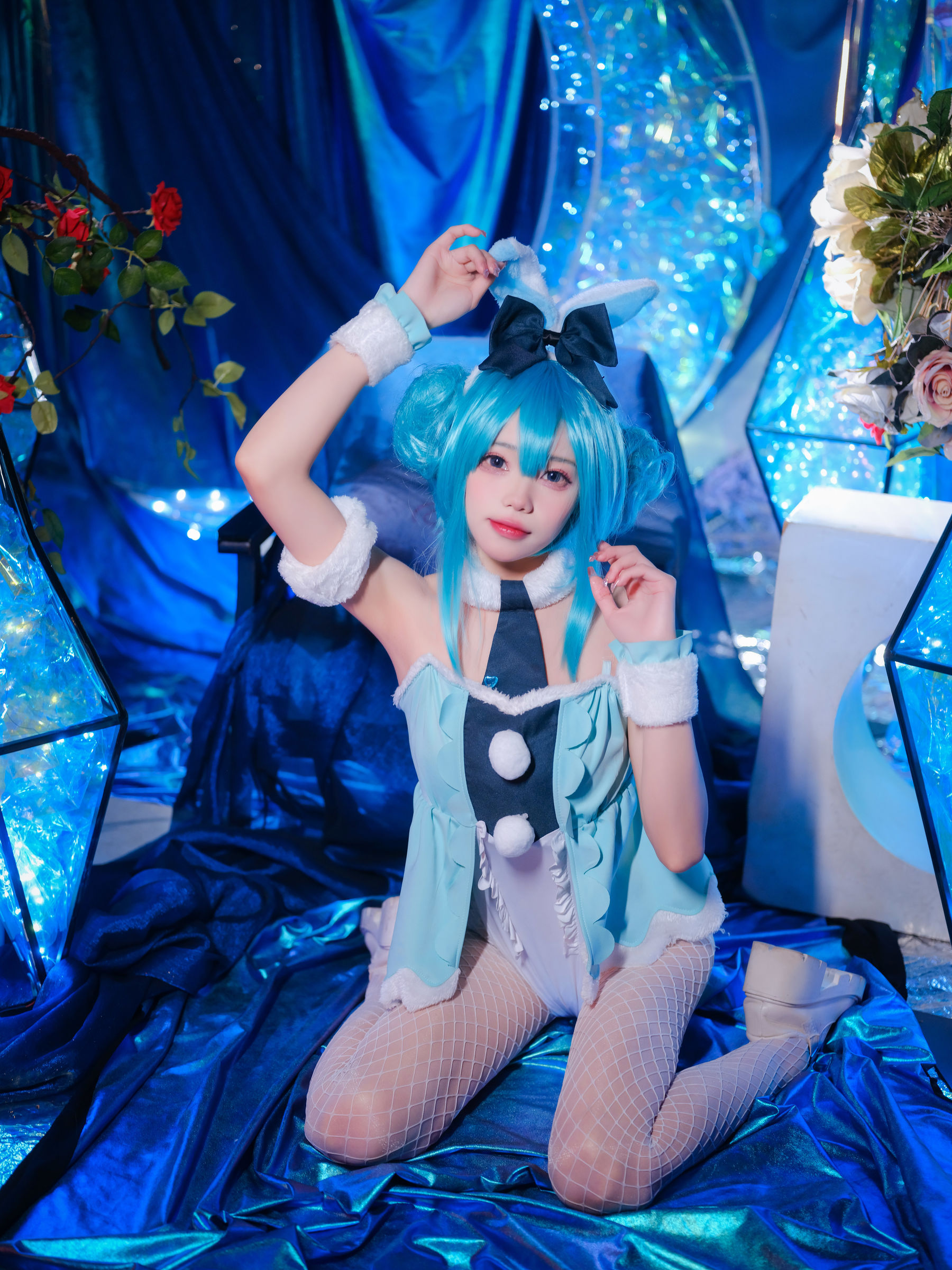 咬一口兔娘 – MIKU初音未来兔女郎 [12P] - 秀人网免费无水印在线套图写真