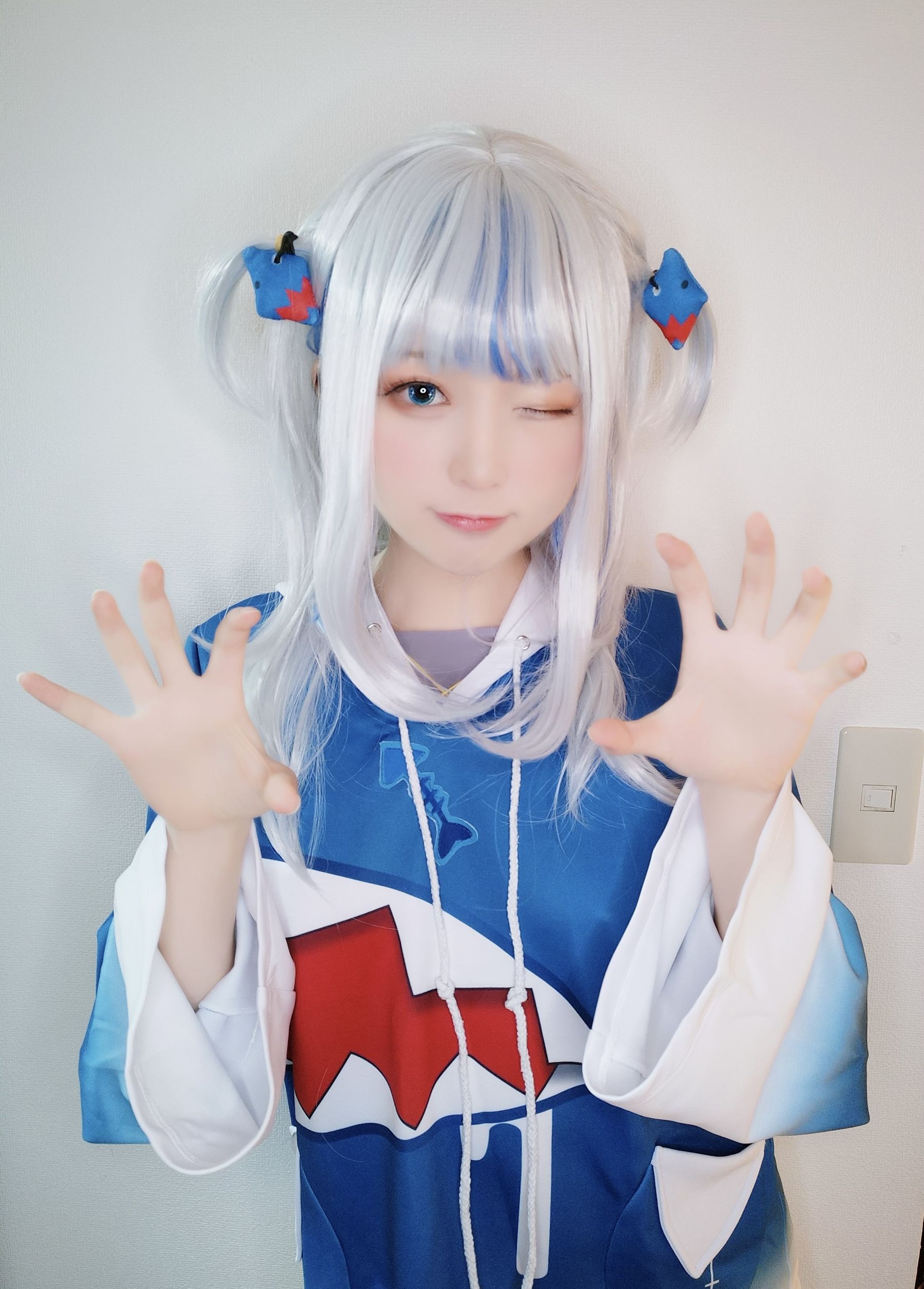 Yuki亭 – Gawer gura cosplay [14P] - 秀人网免费无水印在线套图写真