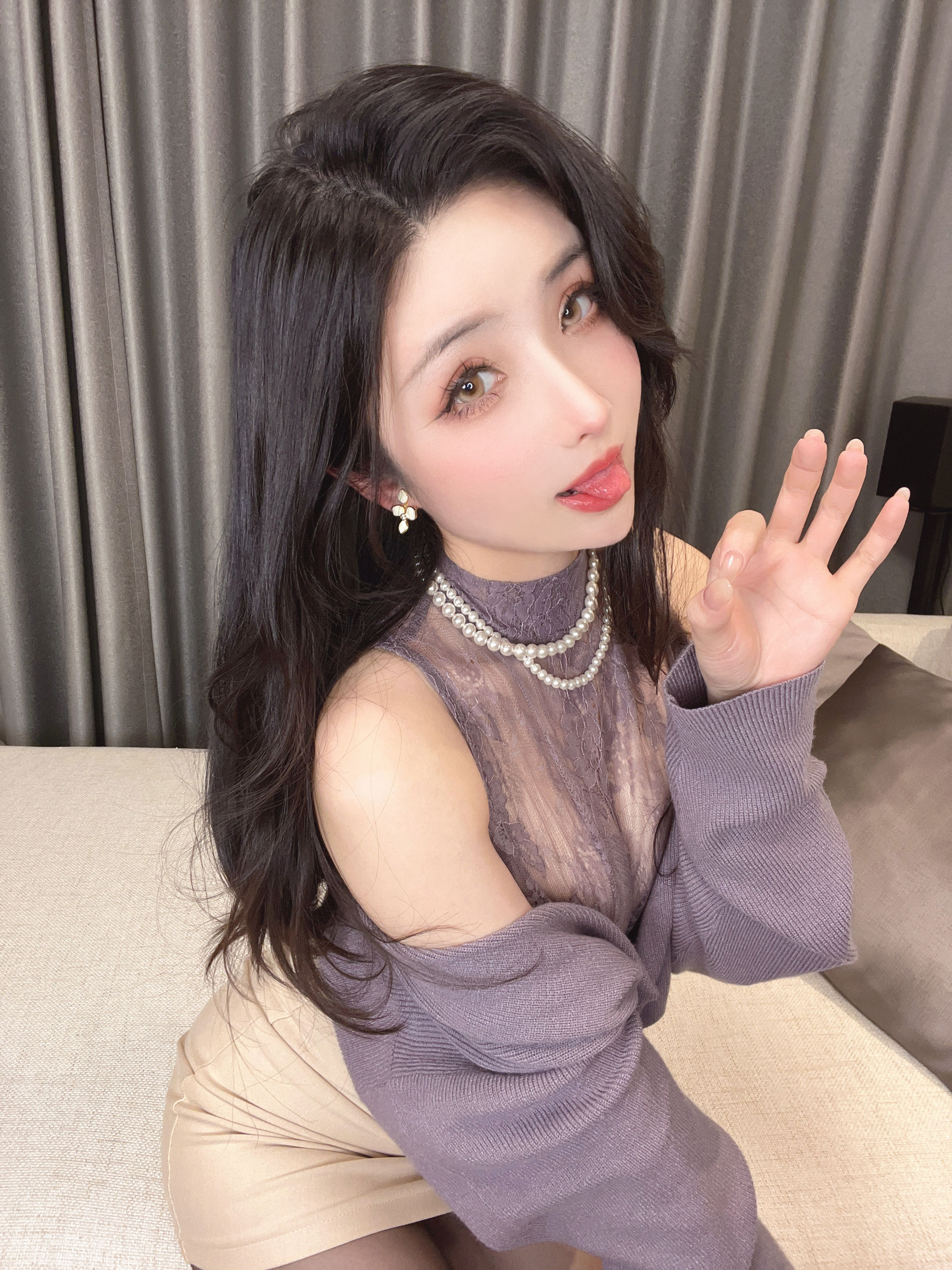 COS福利rioko凉凉子 情人节巧克力 [39P] - 秀人网免费无水印在线套图写真