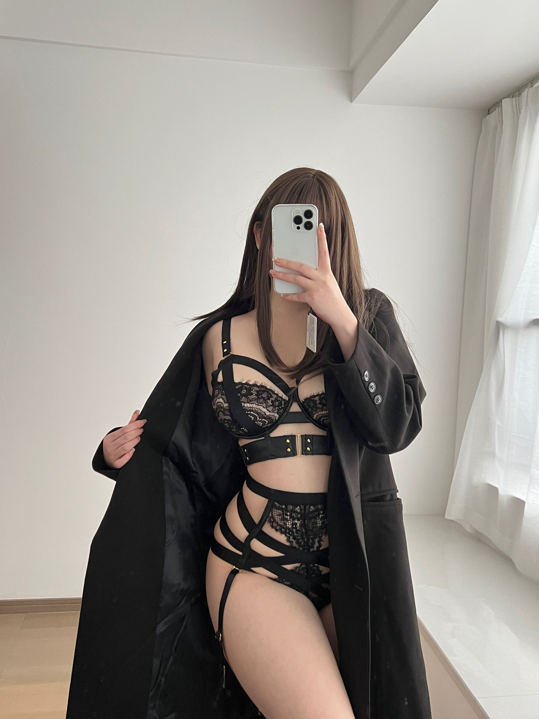 蜜桃少女是依酱呀 – 情人节 黑巧 [26P] - 秀人网免费无水印在线套图写真